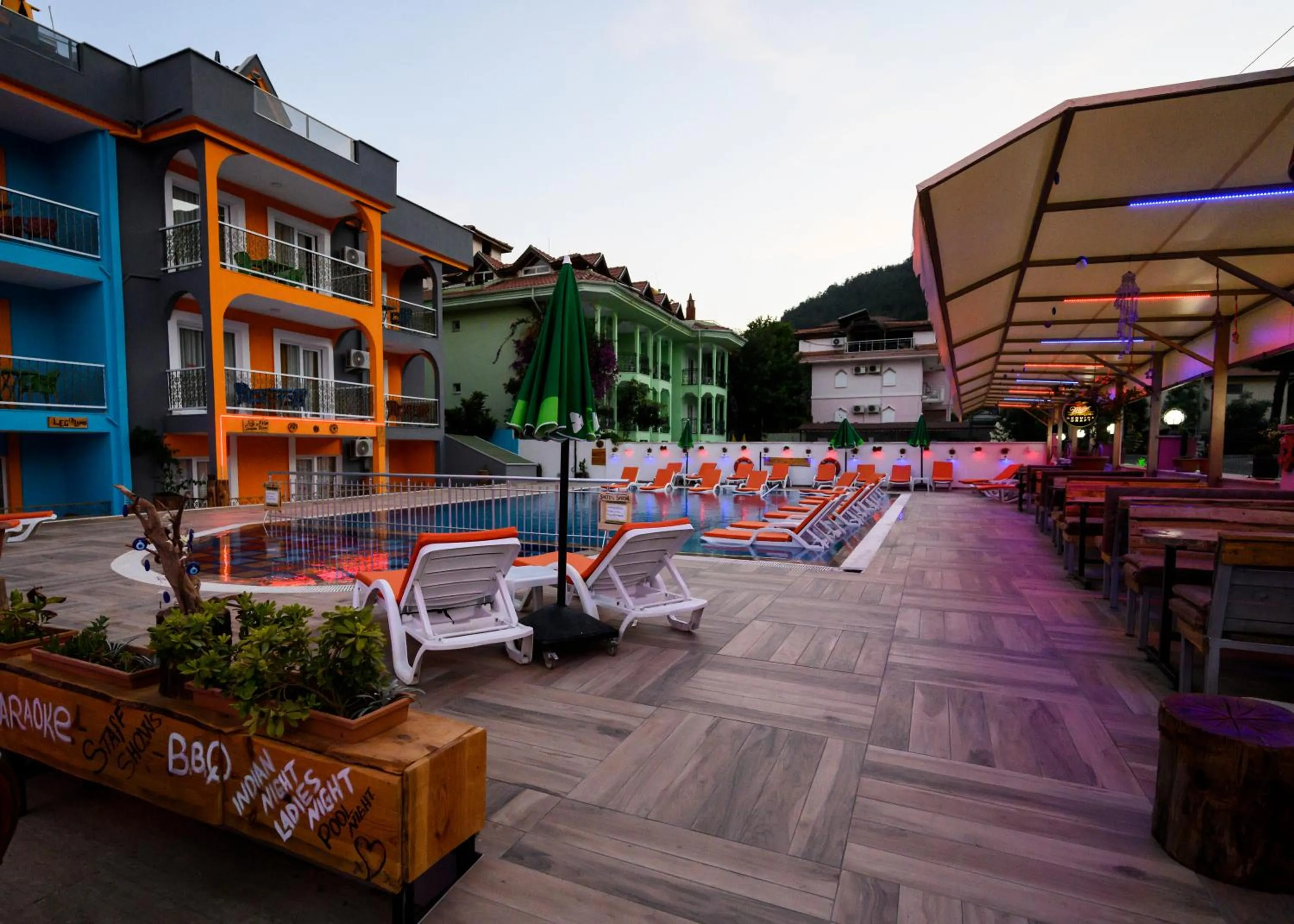 Swimming pool in Speedy Apart Otel