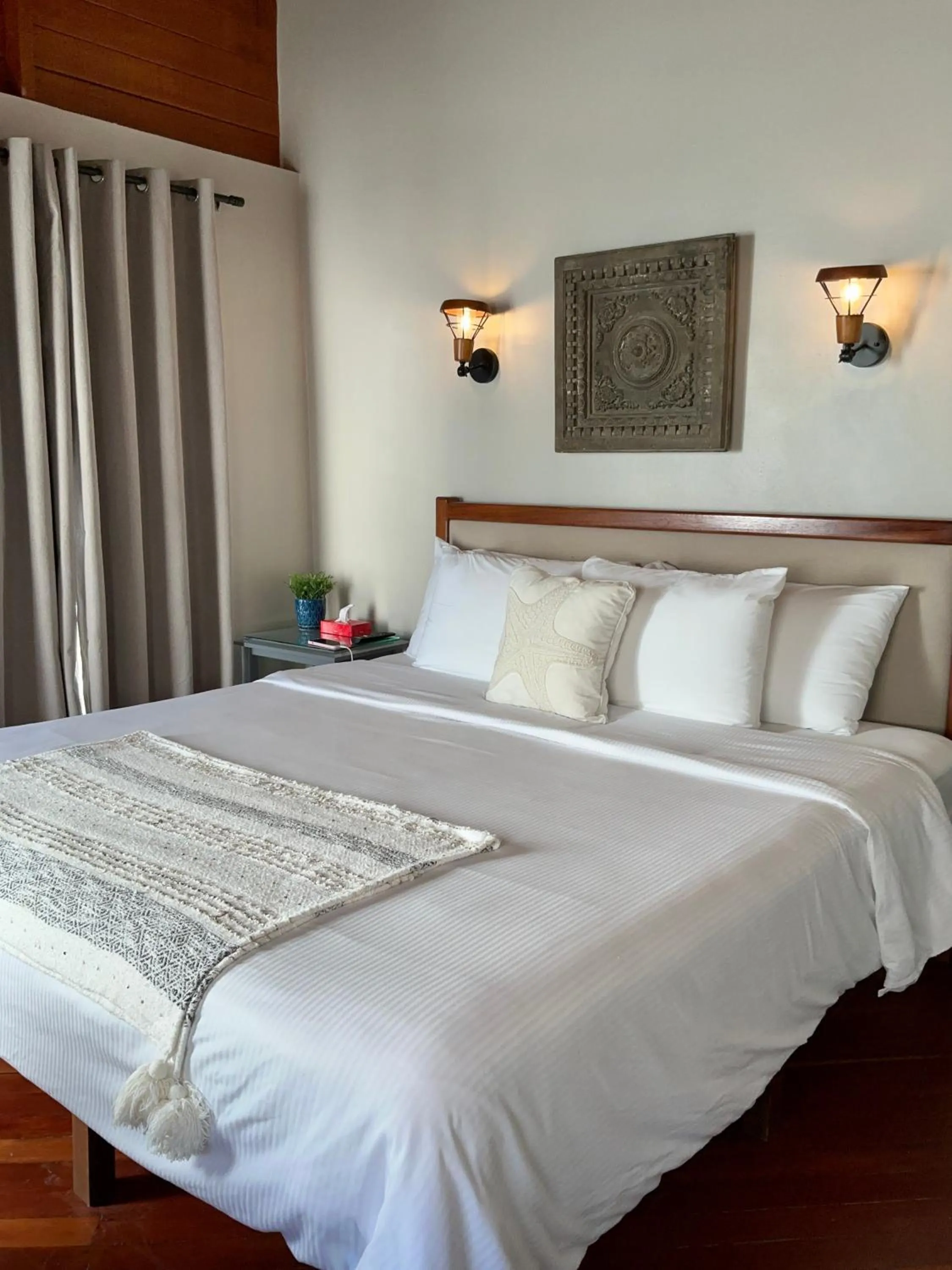 Bed in Mata Rocks Resort