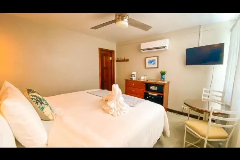 Double Room with Pool View in Mata Rocks Resort Double Room with Pool View in Mata Rocks Resort