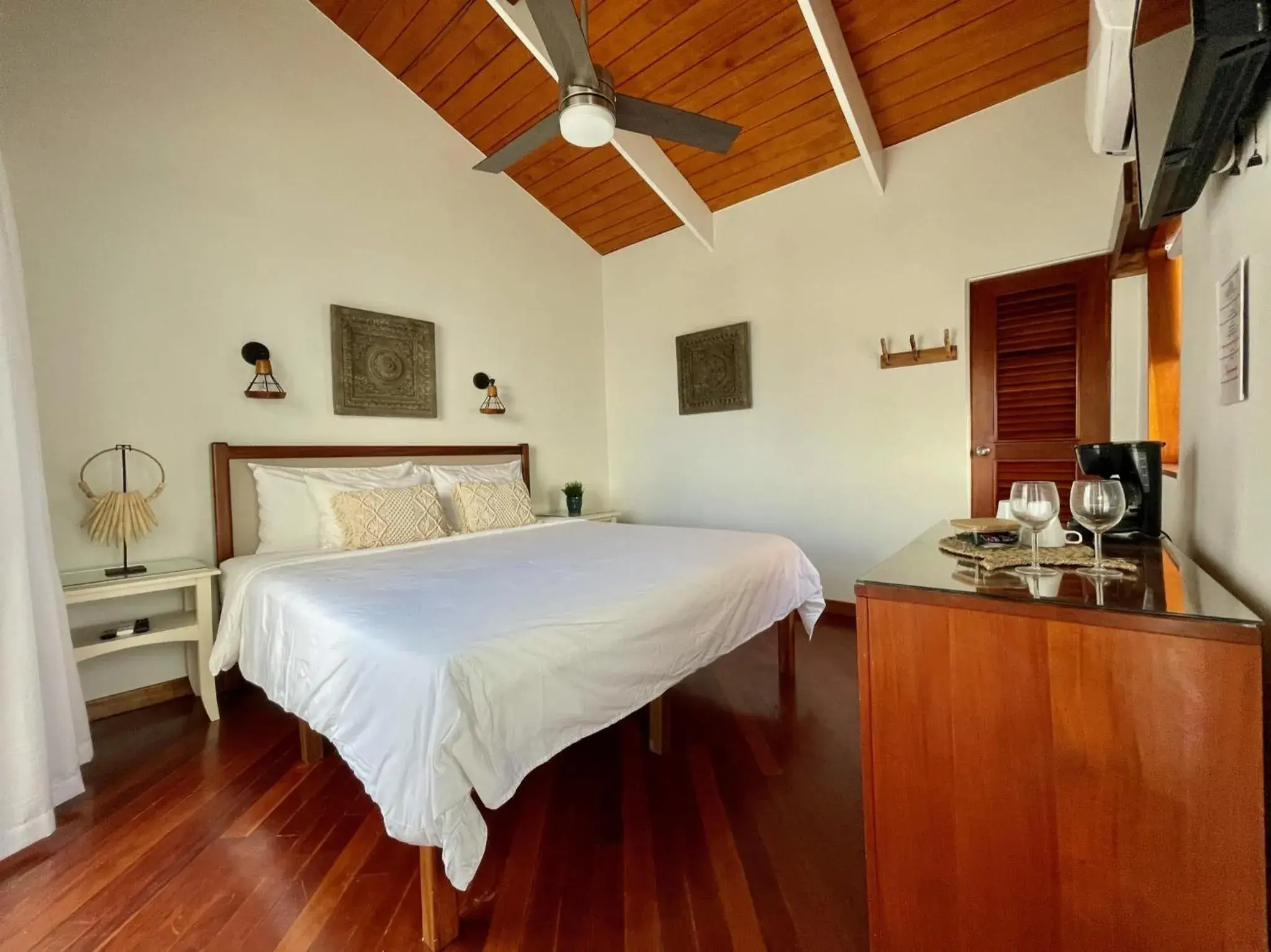 Queen Room with Balcony in Mata Rocks Resort Queen Room with Balcony in Mata Rocks Resort