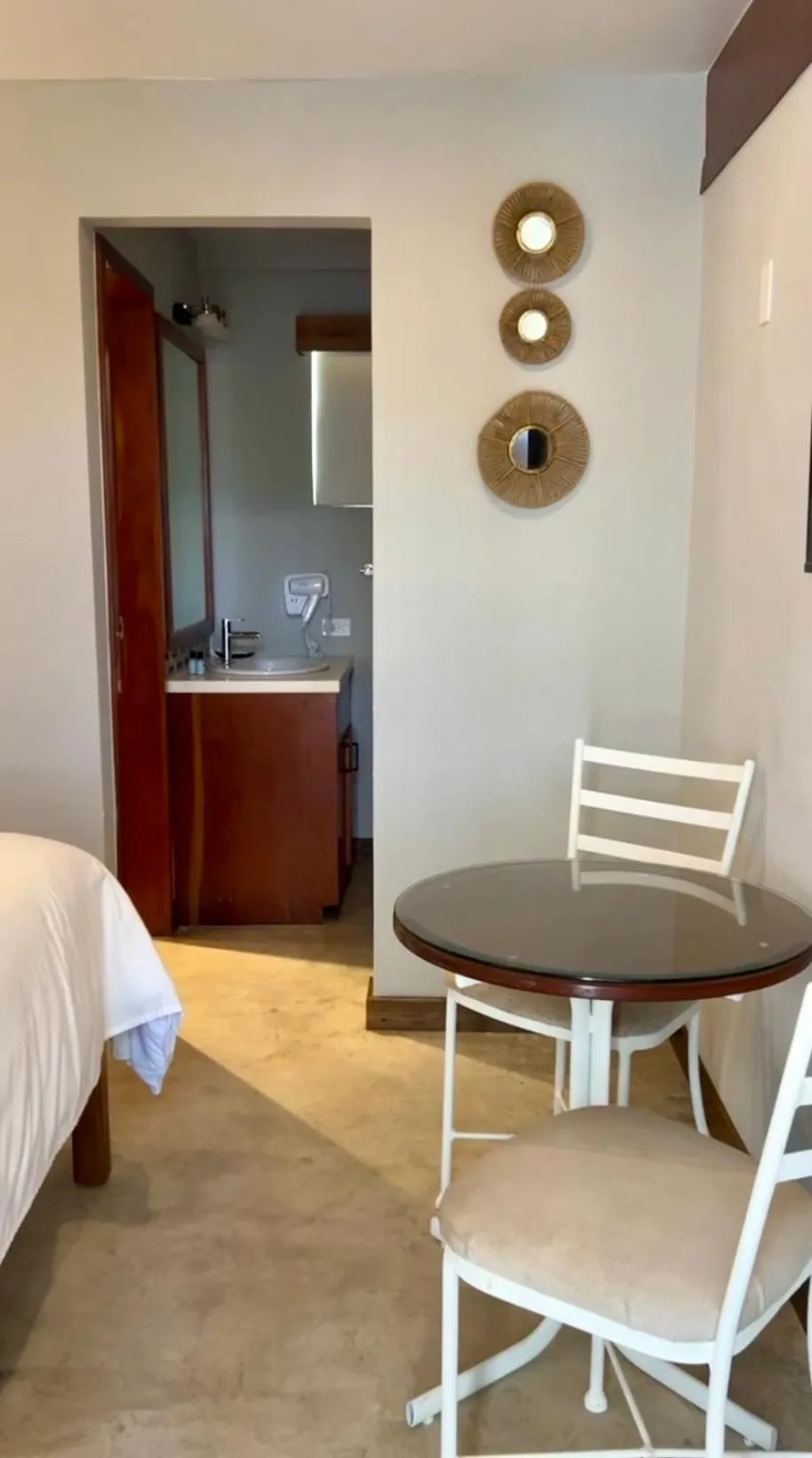 Seating area, Bed in Mata Rocks Resort