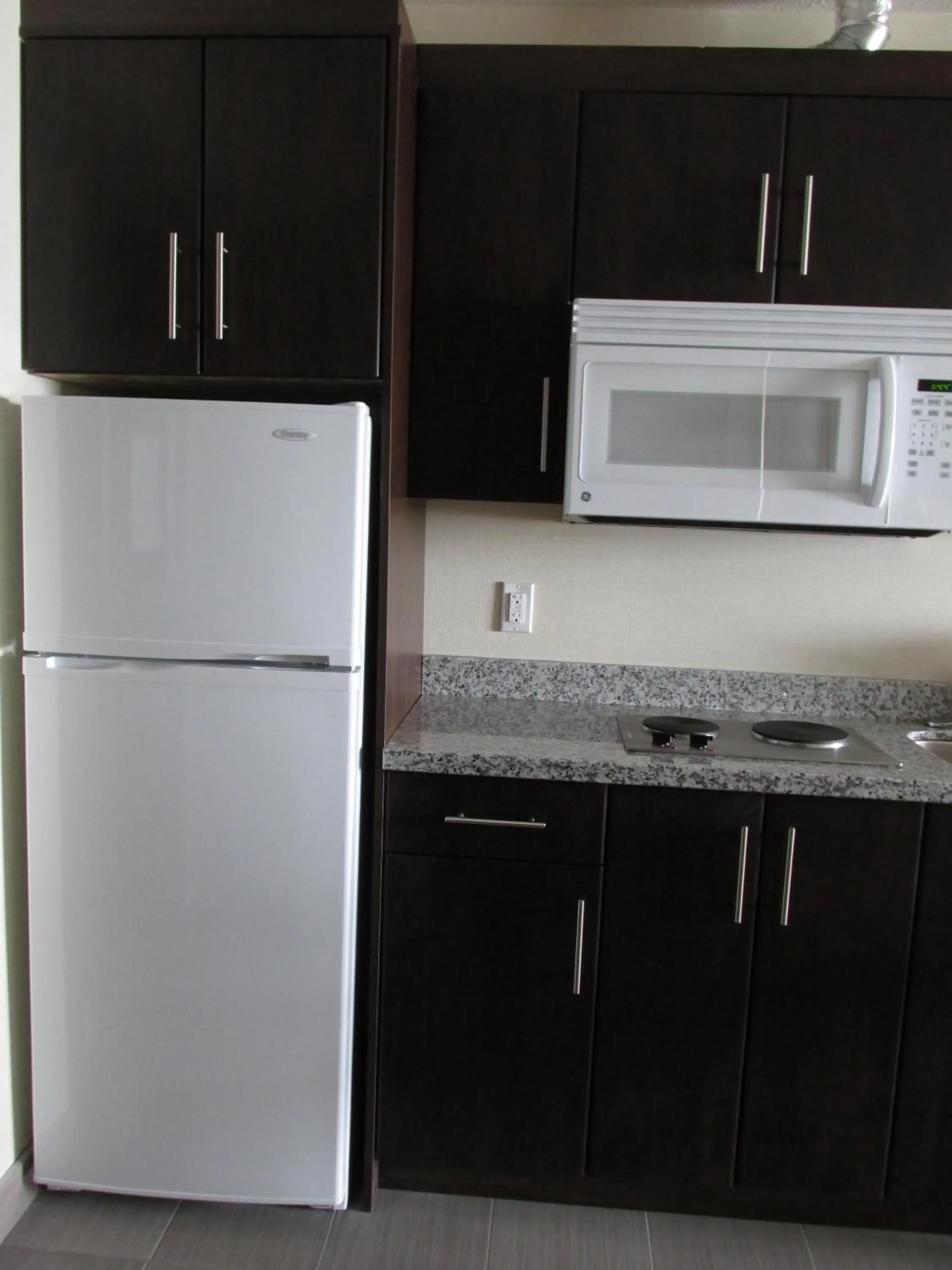 Kitchen or kitchenette in Sigma Inn & Suites