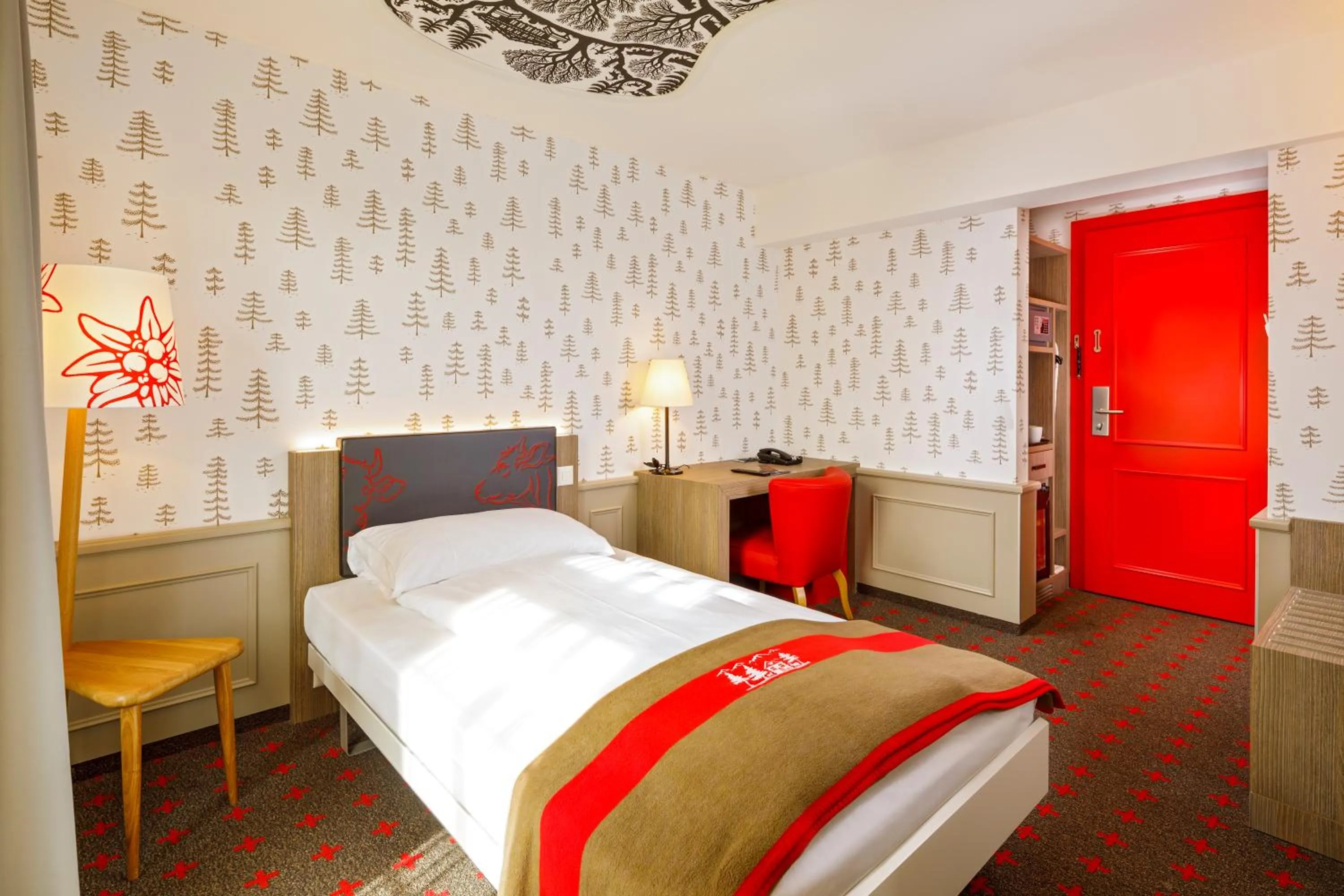 Photo of the whole room, Bed in Swiss Night by Fassbind