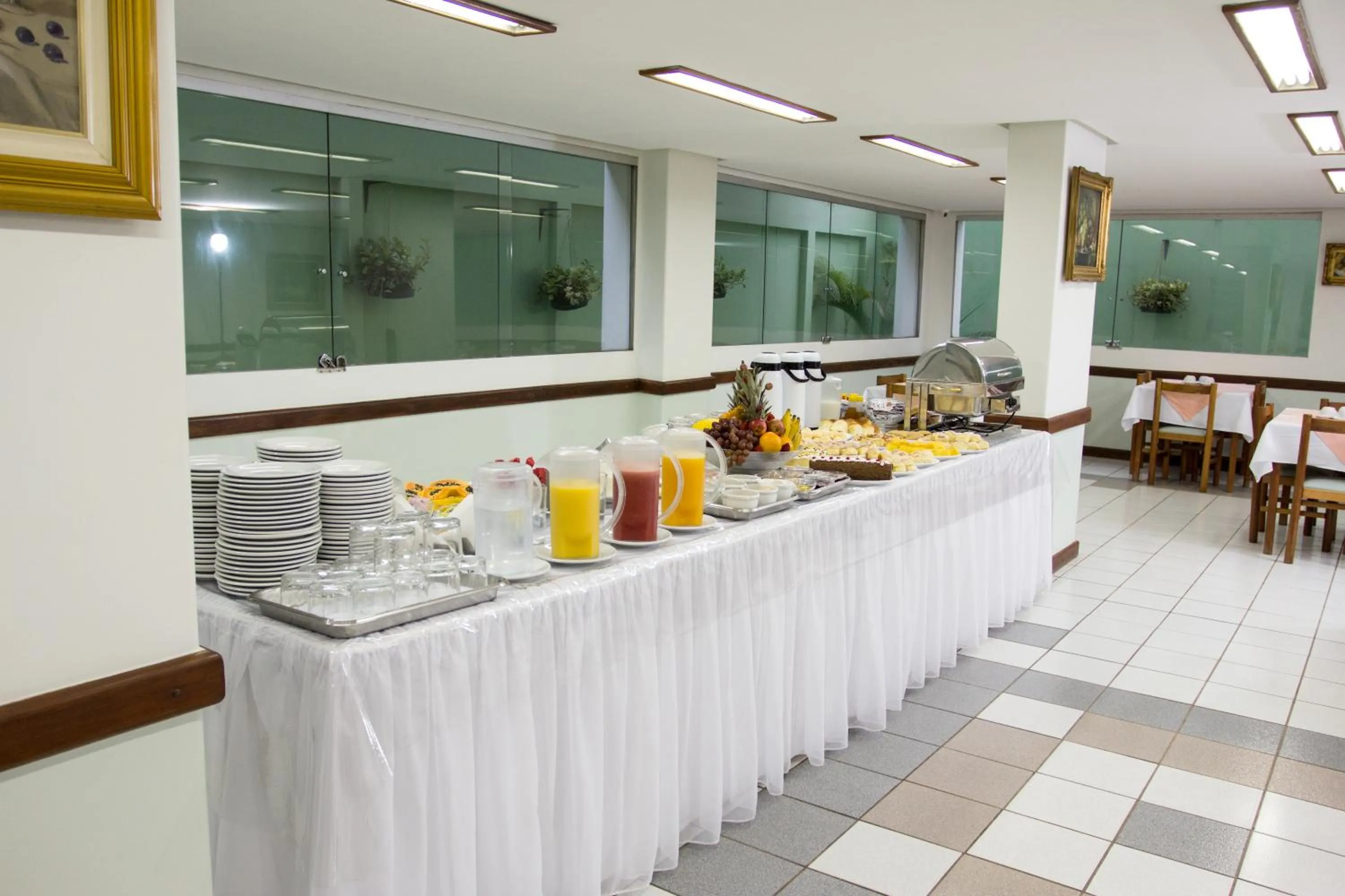 Restaurant/places to eat in Montblanc Hotel