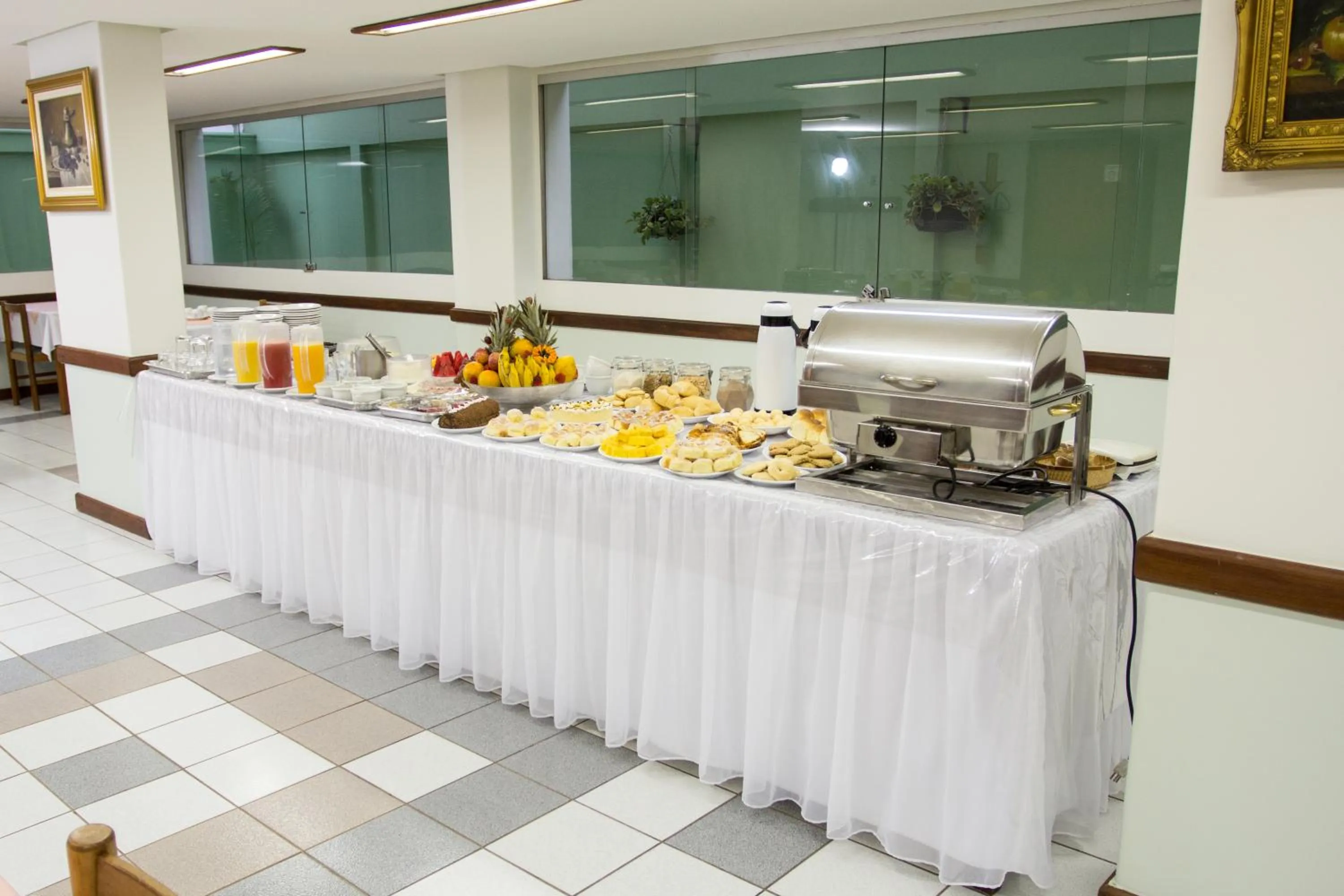 Restaurant/places to eat in Montblanc Hotel