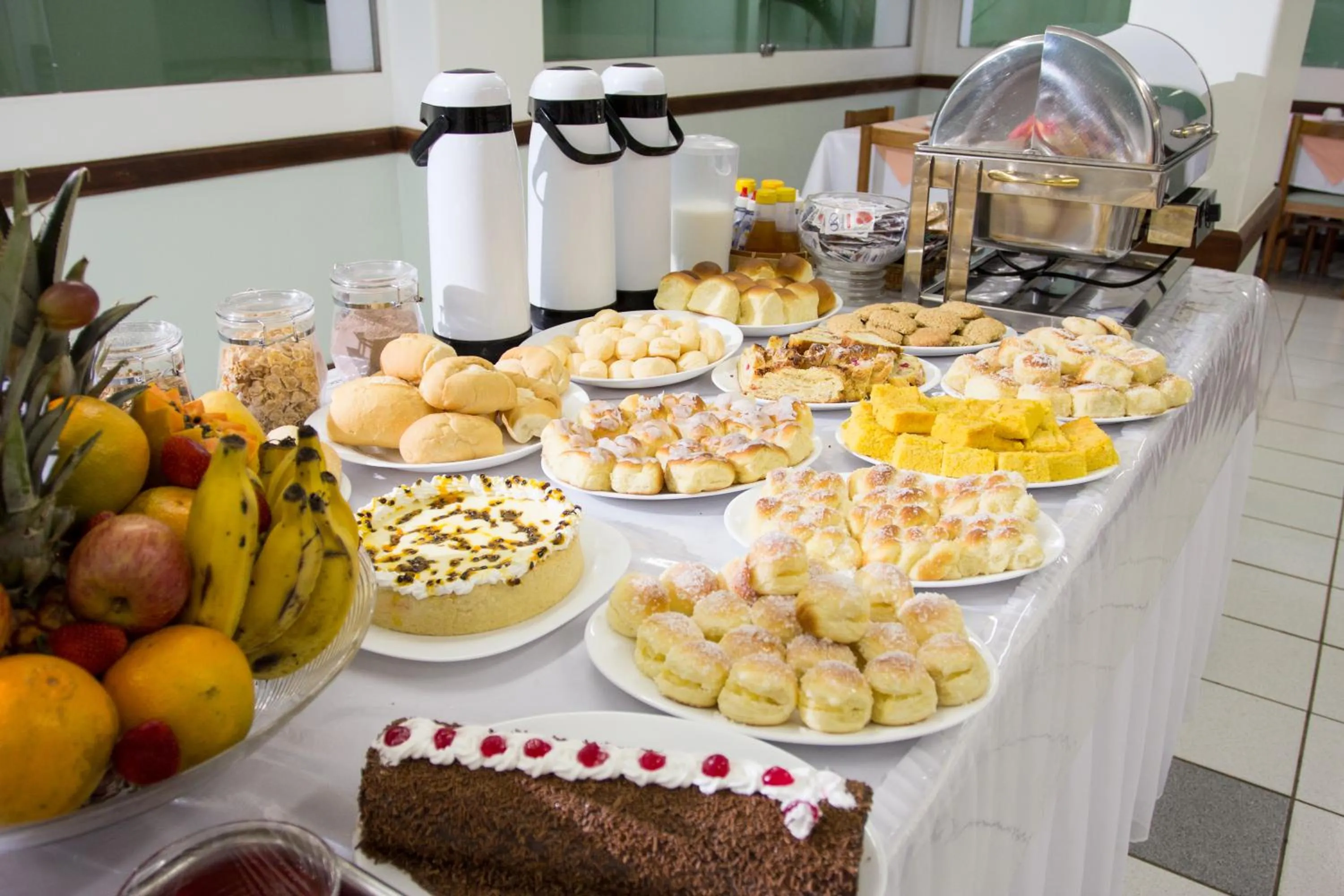 Restaurant/places to eat in Montblanc Hotel