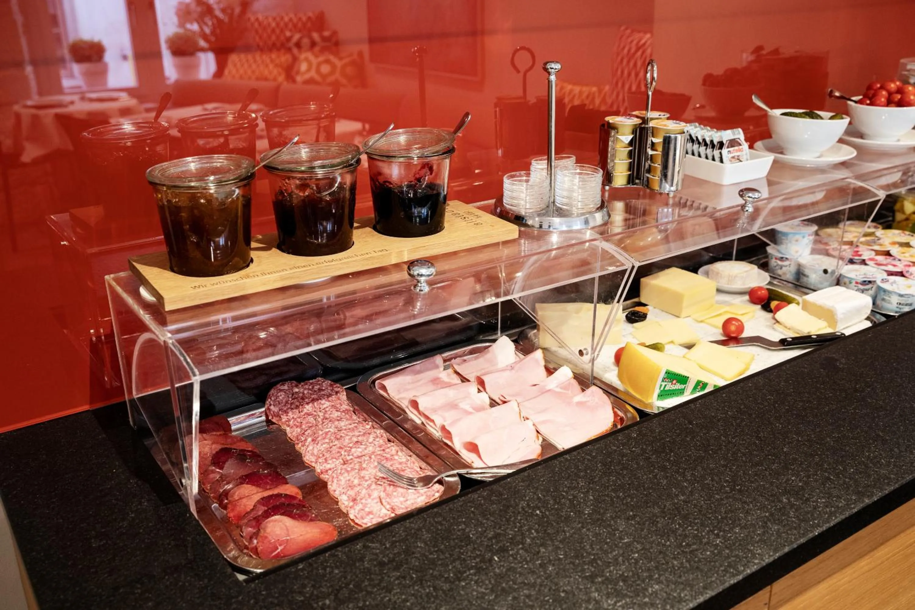 Buffet breakfast in Altstadt Hotel