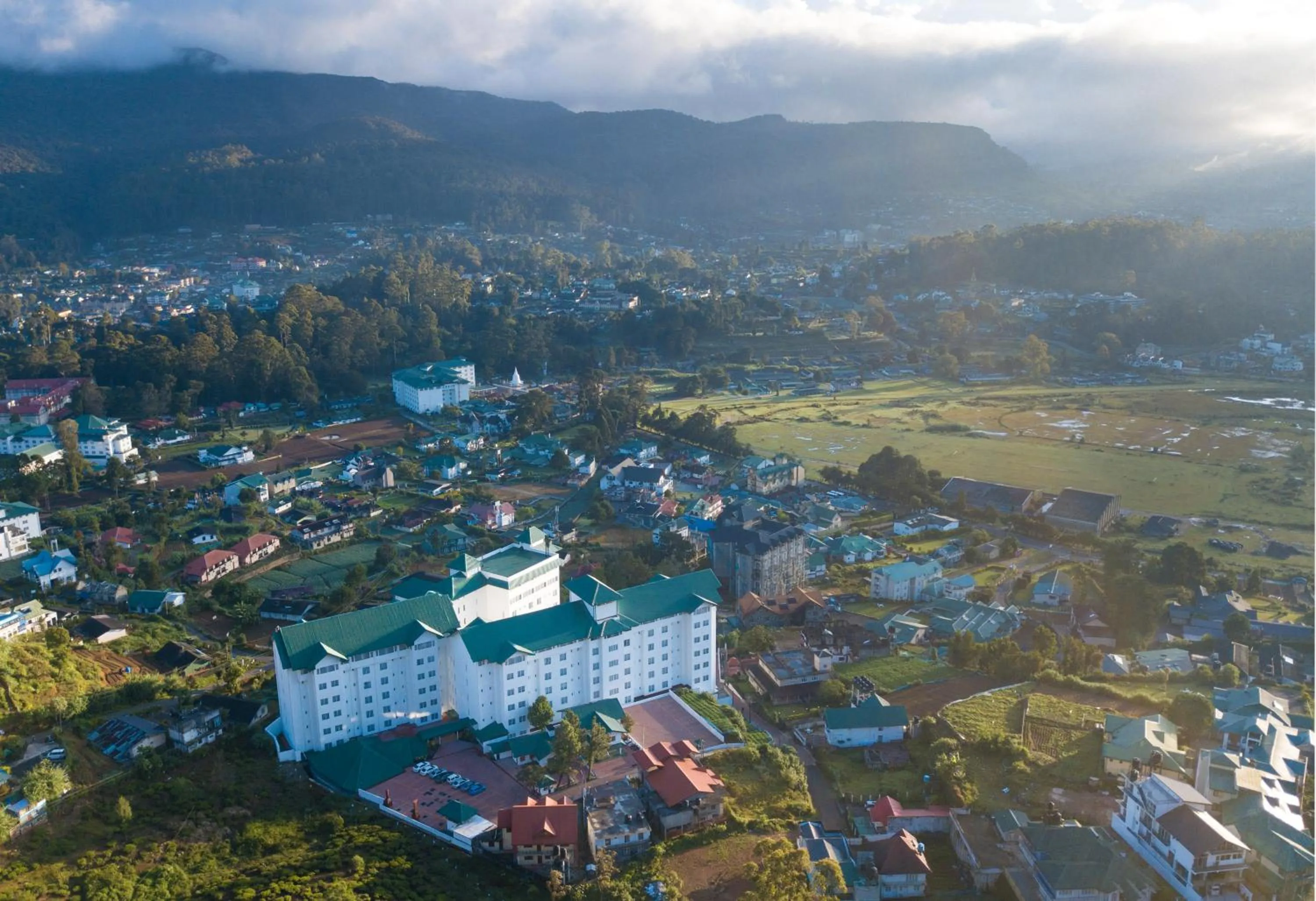 Property building in Araliya Red - Budget friendly Hotel- Where you find stunning 360 panoramic view of Nuwara Eliya