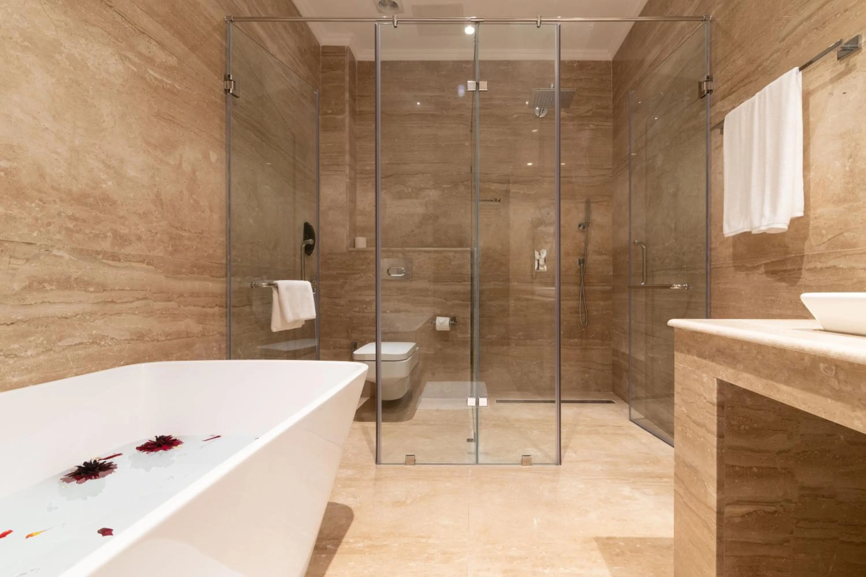 Bathroom in Araliya Red - Budget friendly Hotel- Where you find stunning 360 panoramic view of Nuwara Eliya