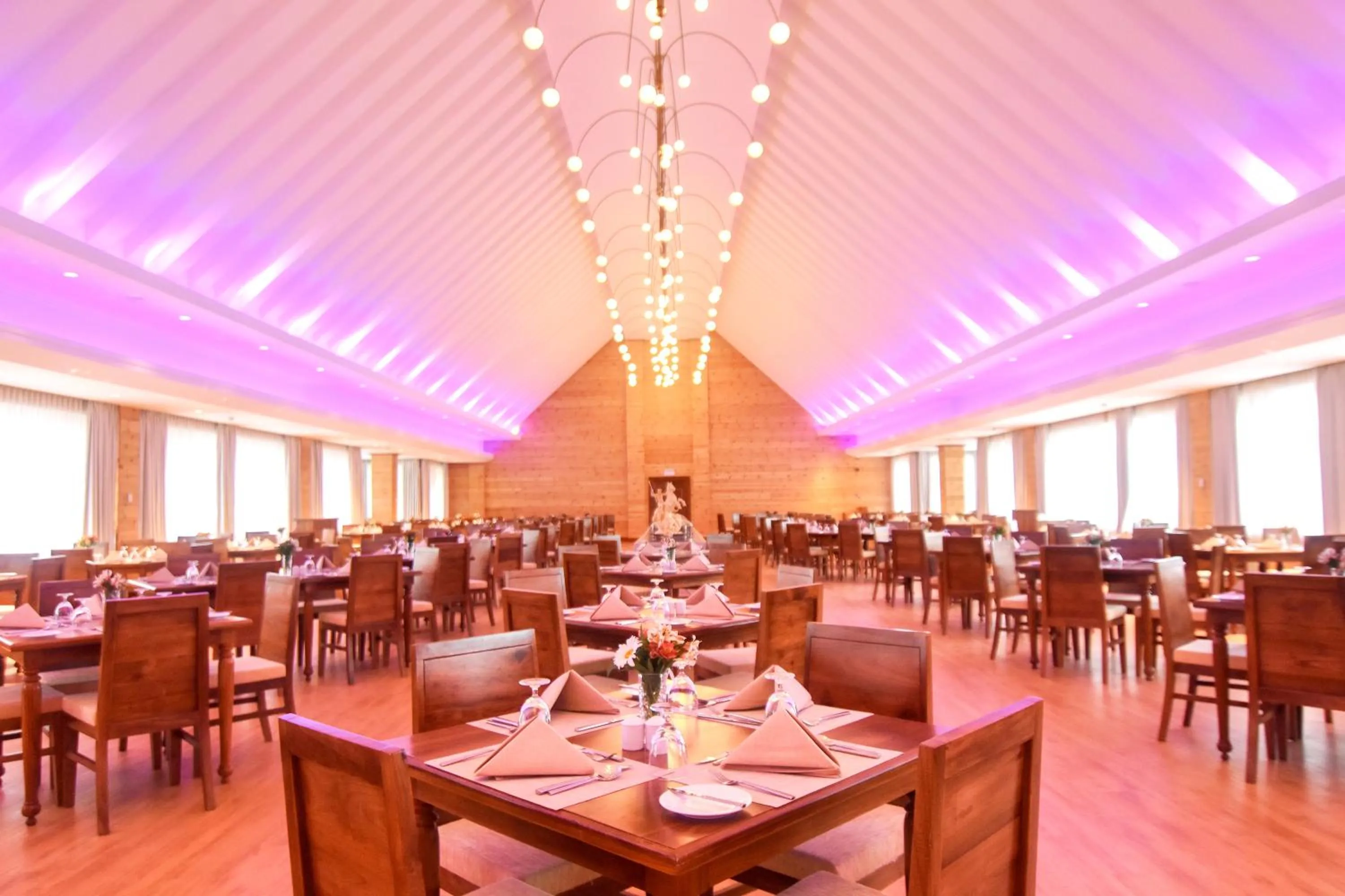 Restaurant/places to eat in Araliya Red - Budget friendly Hotel- Where you find stunning 360 panoramic view of Nuwara Eliya