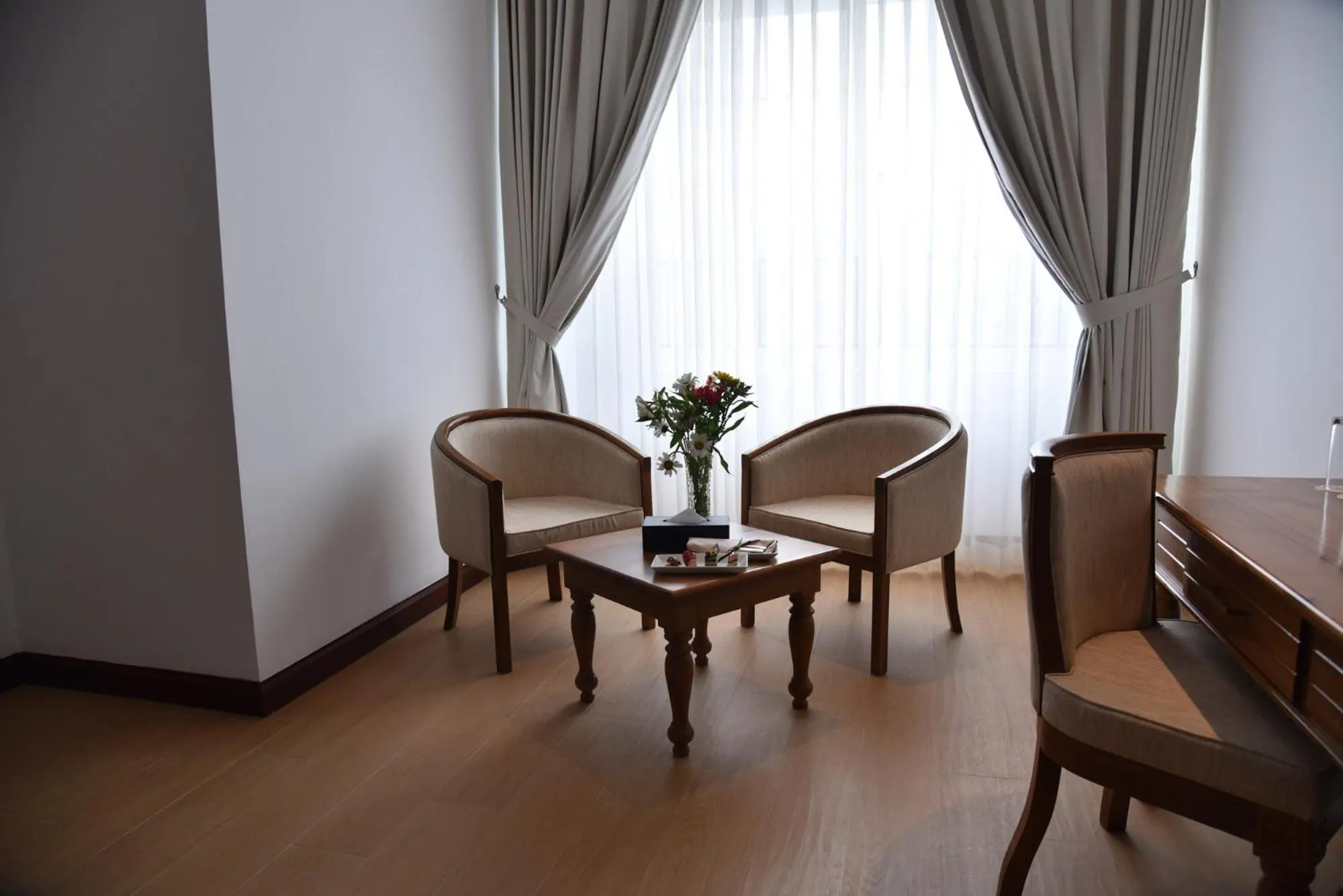 Living room in Araliya Red - Budget friendly Hotel- Where you find stunning 360 panoramic view of Nuwara Eliya