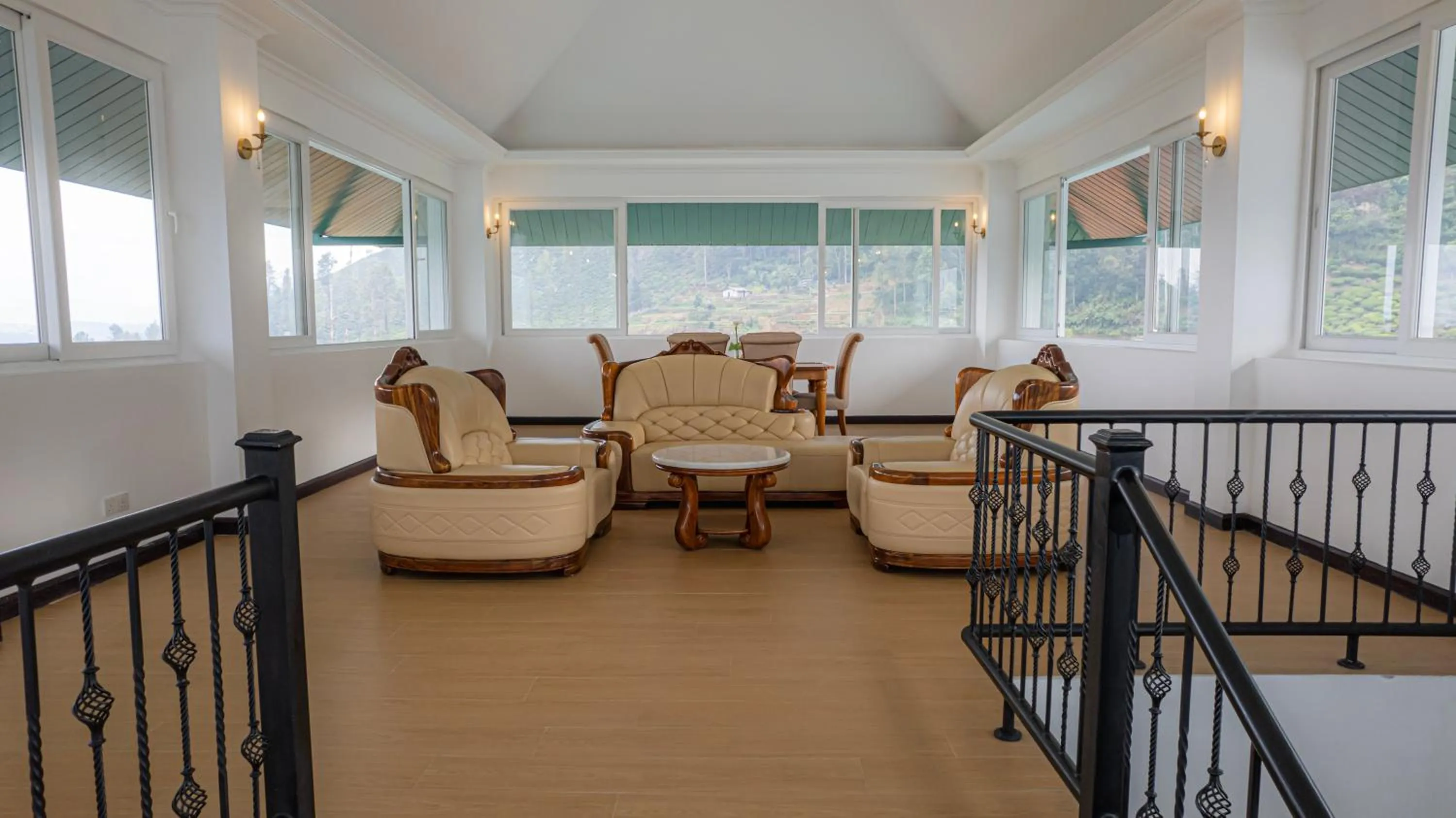 Property building in Araliya Red - Budget friendly Hotel- Where you find stunning 360 panoramic view of Nuwara Eliya