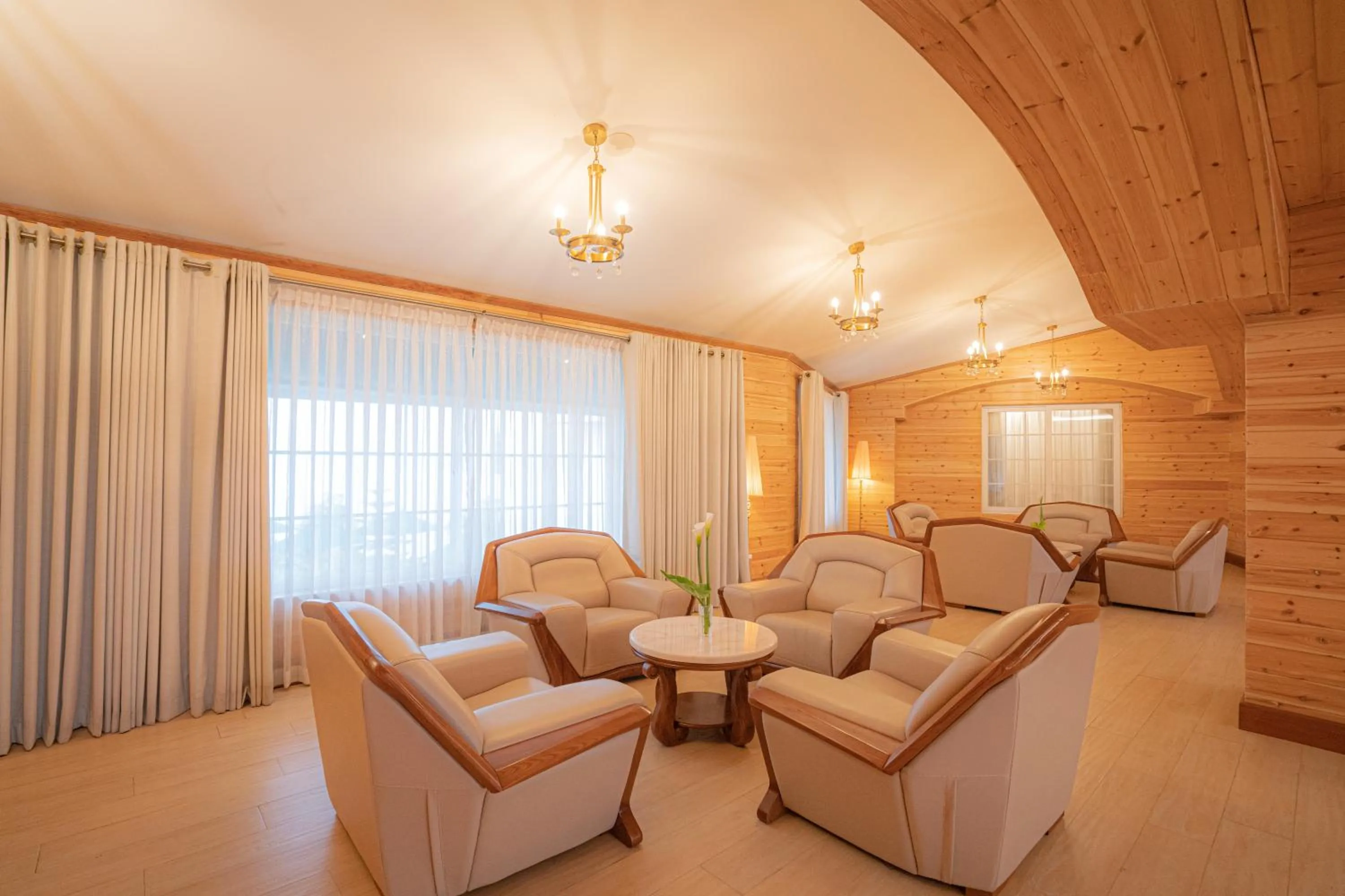 Lounge or bar in Araliya Red - Budget friendly Hotel- Where you find stunning 360 panoramic view of Nuwara Eliya