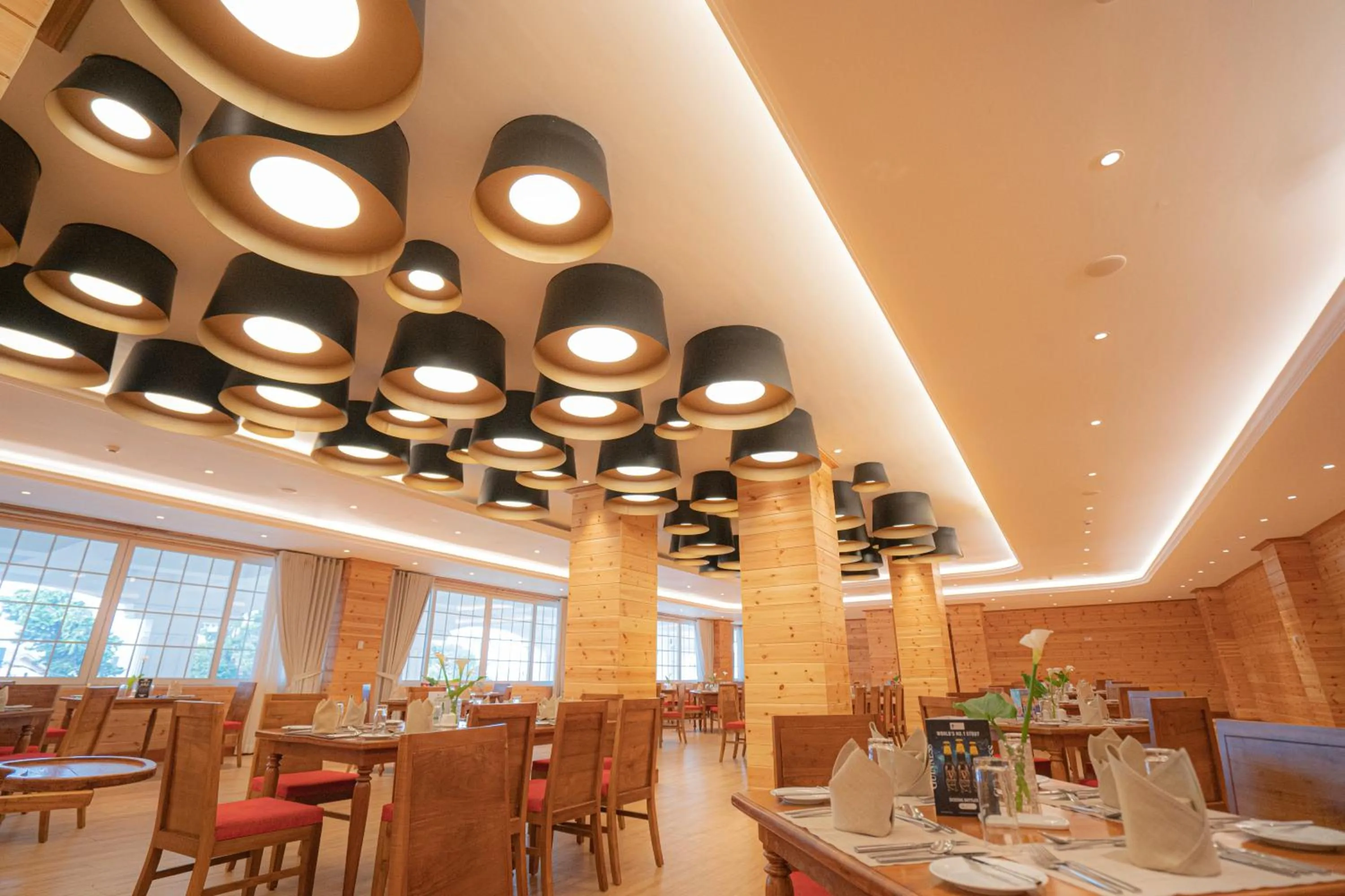 Restaurant/places to eat in Araliya Red - Budget friendly Hotel- Where you find stunning 360 panoramic view of Nuwara Eliya