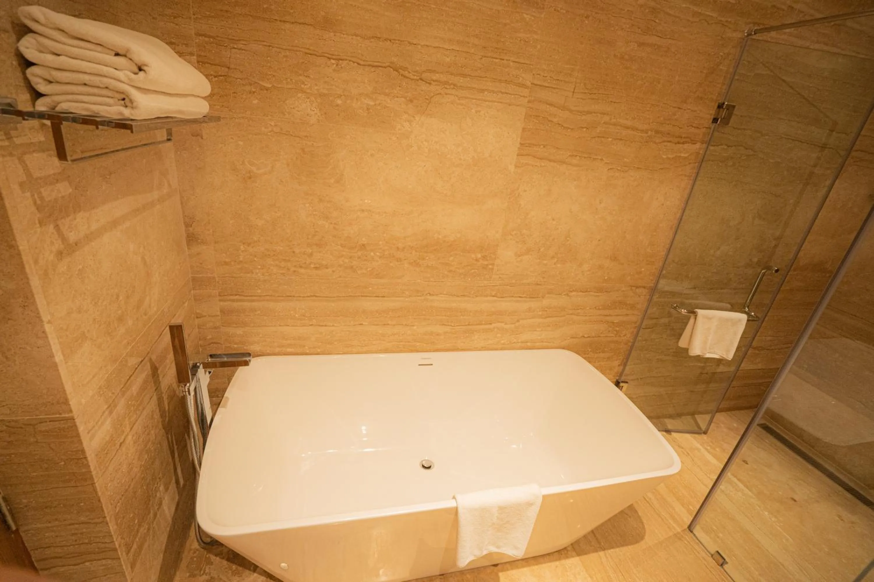 Property building in Araliya Red - Budget friendly Hotel- Where you find stunning 360 panoramic view of Nuwara Eliya