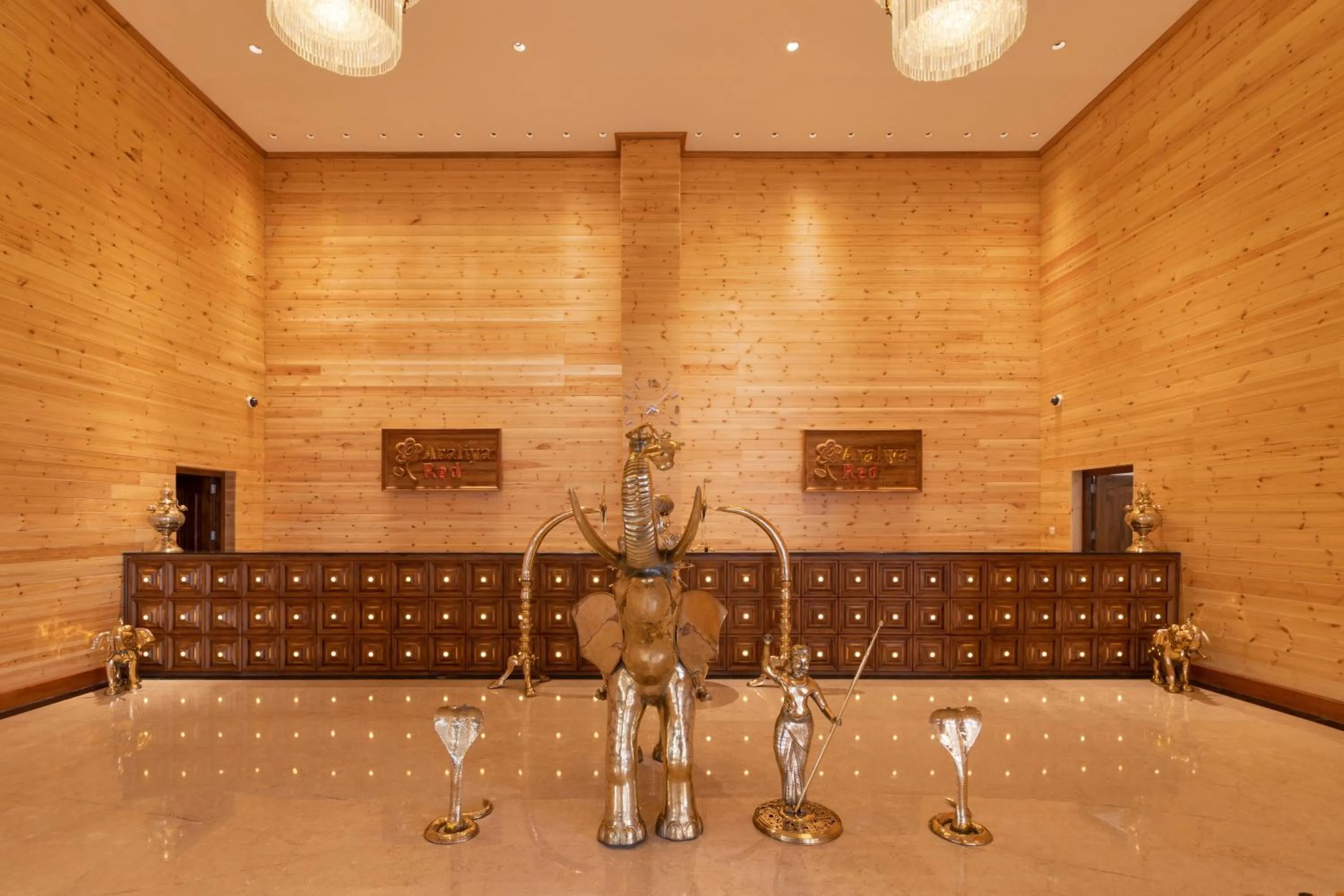 Lobby or reception in Araliya Red - Budget friendly Hotel- Where you find stunning 360 panoramic view of Nuwara Eliya