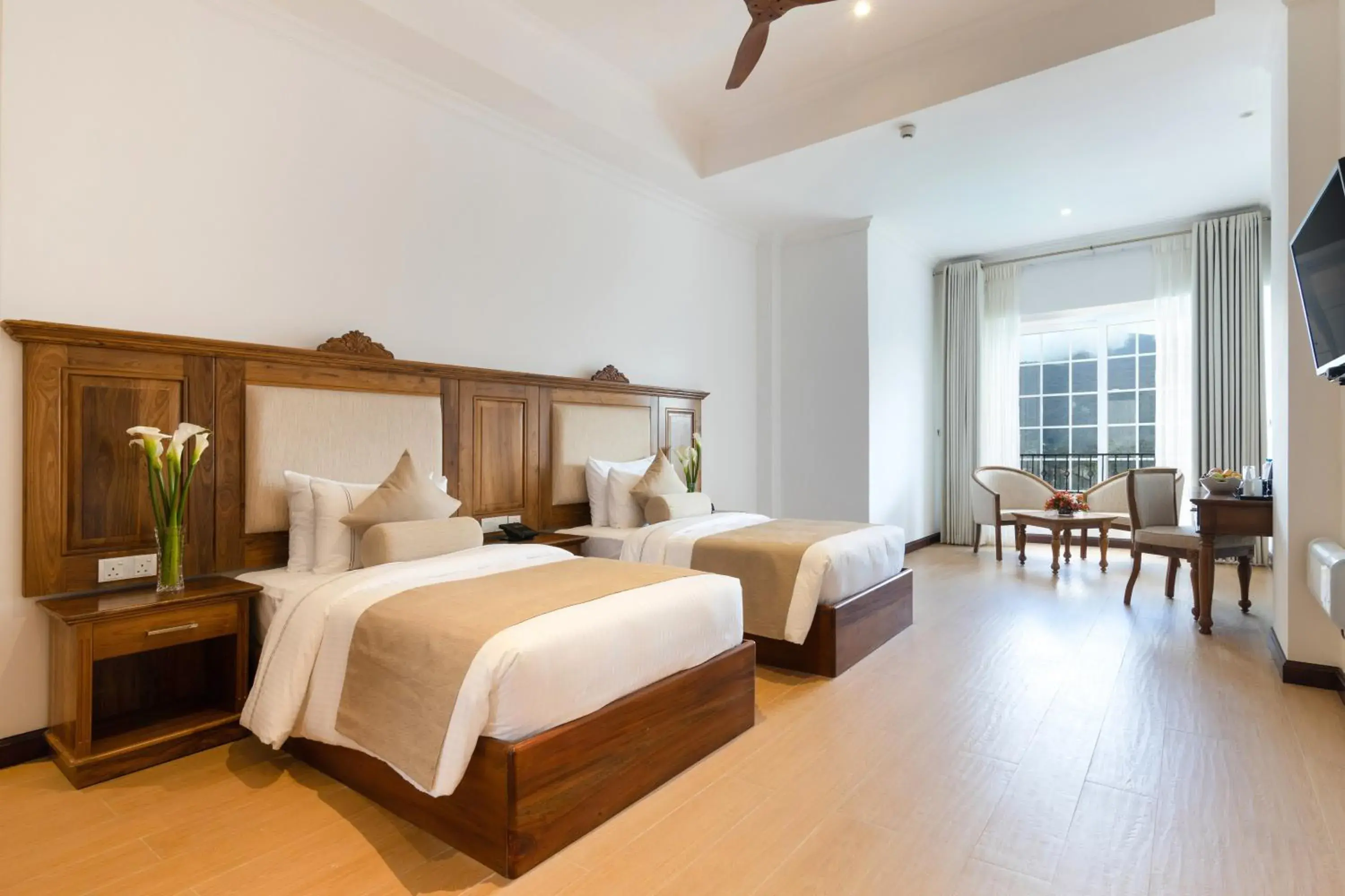 Deluxe Twin Room in Araliya Red - Budget friendly Hotel- Where you find stunning 360 panoramic view of Nuwara Eliya Deluxe Twin Room in Araliya Red - Budget friendly Hotel- Where you find stunning 360 panoramic view of Nuwara Eliya