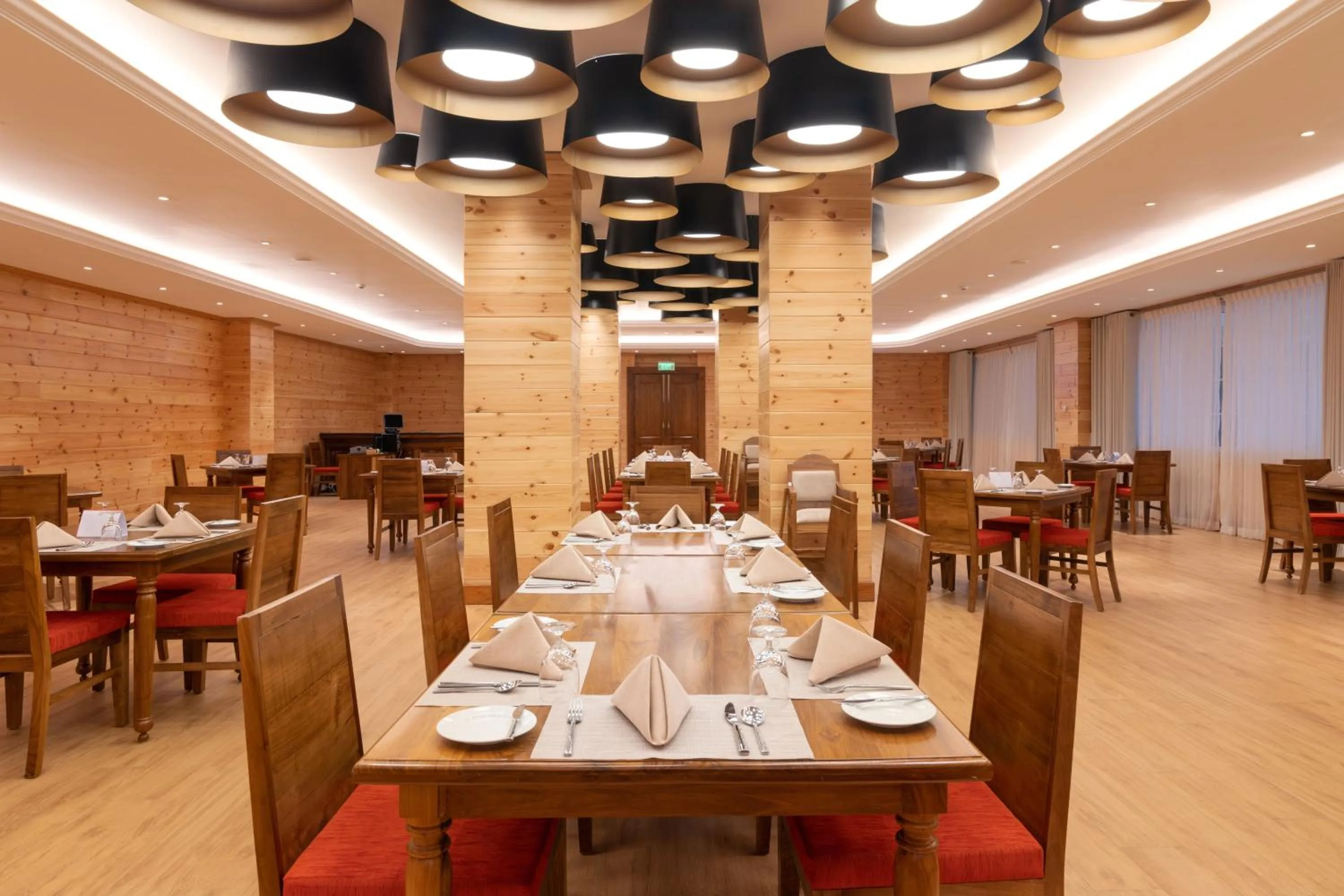 Restaurant/places to eat in Araliya Red - Budget friendly Hotel- Where you find stunning 360 panoramic view of Nuwara Eliya