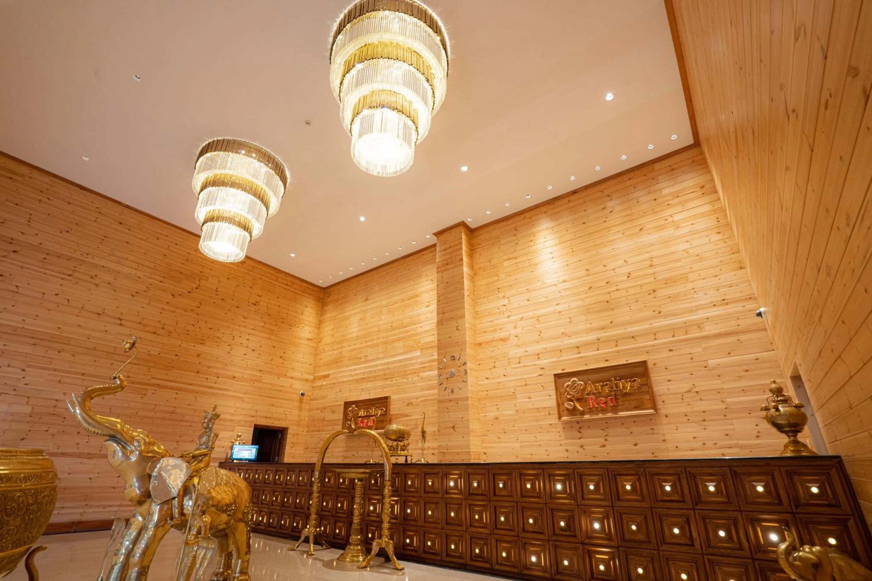 Lobby or reception in Araliya Red - Budget friendly Hotel- Where you find stunning 360 panoramic view of Nuwara Eliya