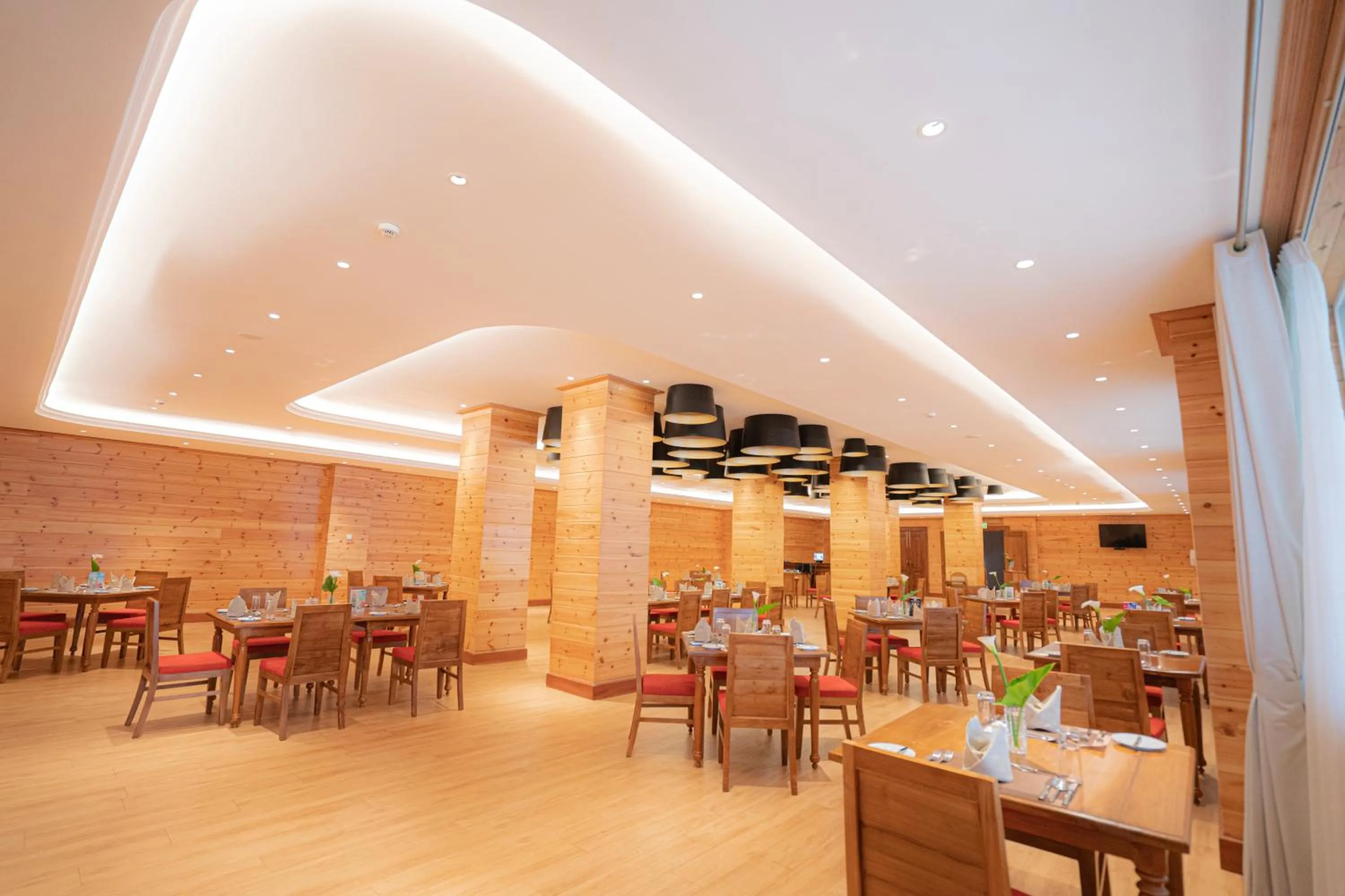 Restaurant/places to eat in Araliya Red - Budget friendly Hotel- Where you find stunning 360 panoramic view of Nuwara Eliya