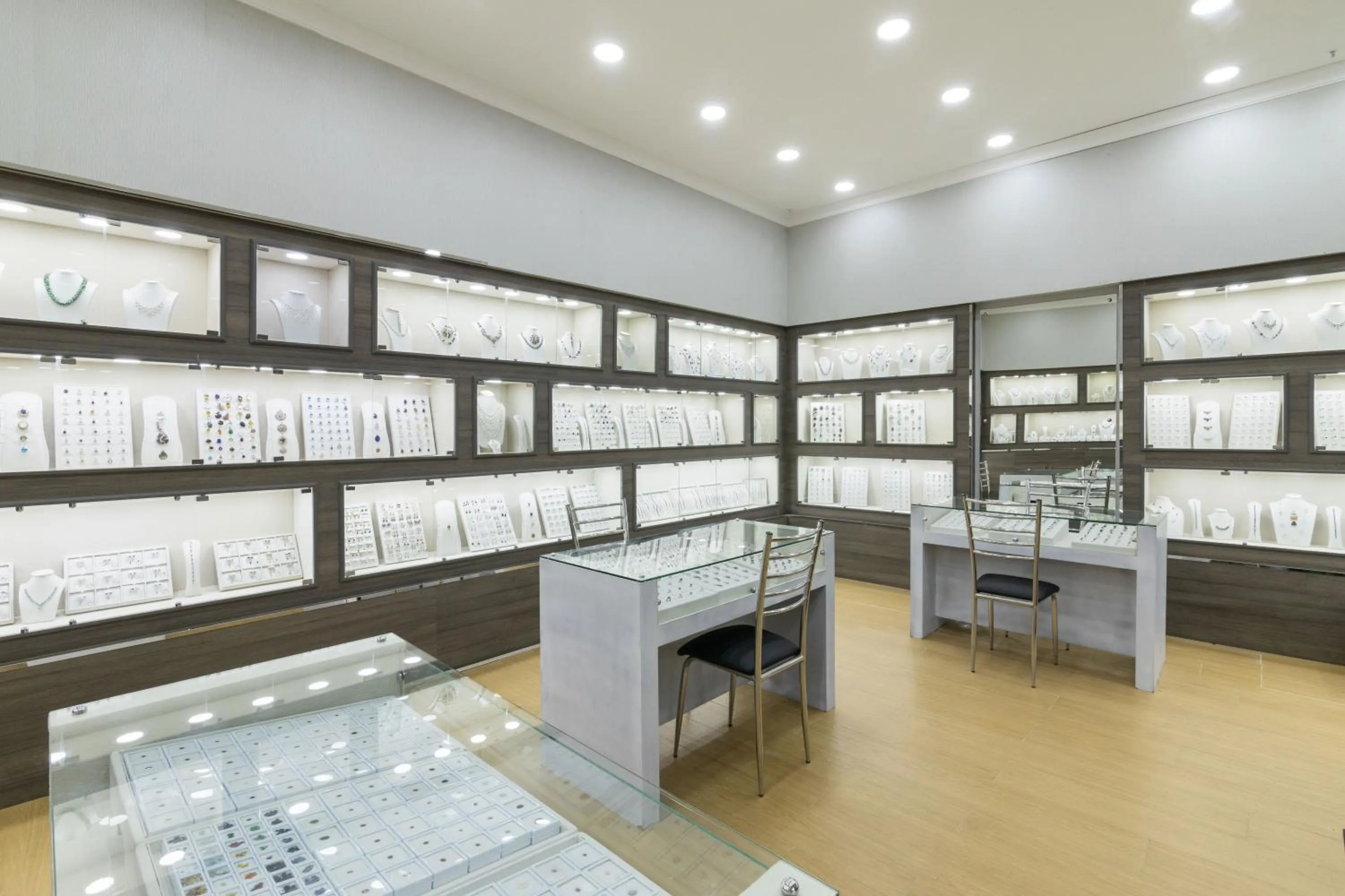 On-site shops in Araliya Red - Budget friendly Hotel- Where you find stunning 360 panoramic view of Nuwara Eliya