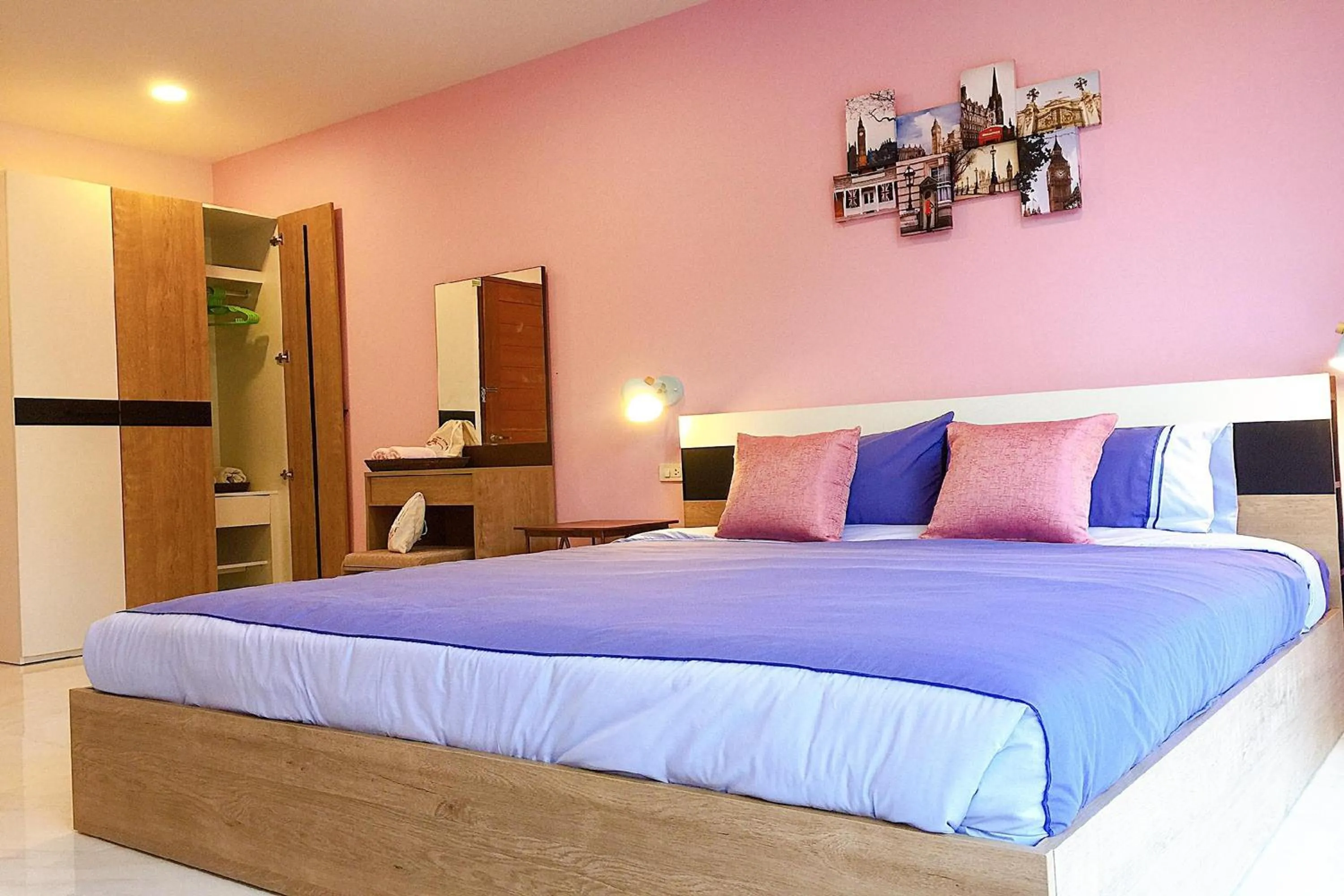 Bedroom, Bed in Chor Chang House