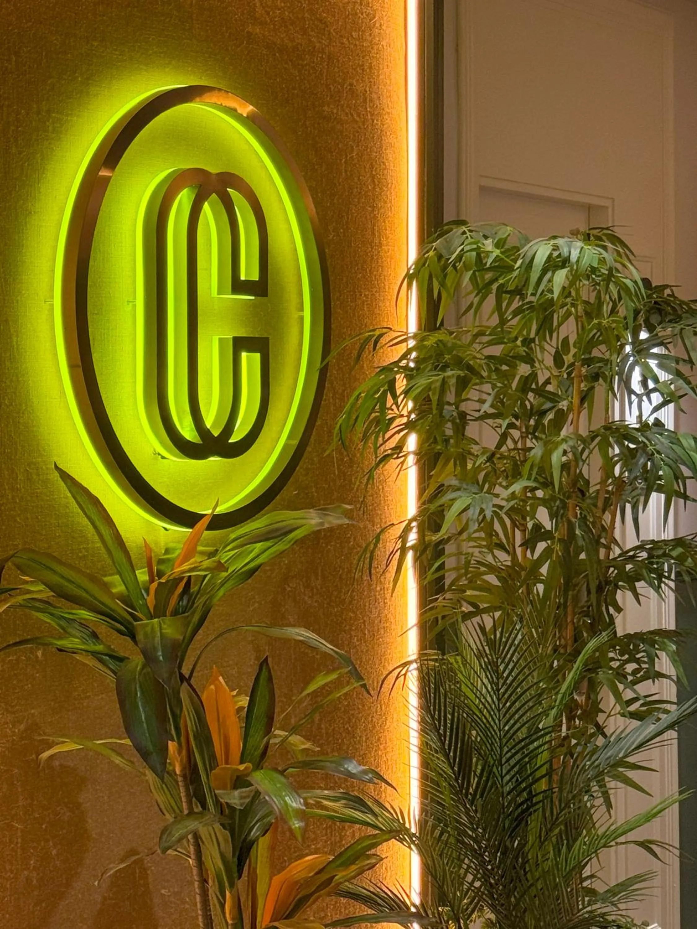 Property logo or sign in Ópera Stays by Charming