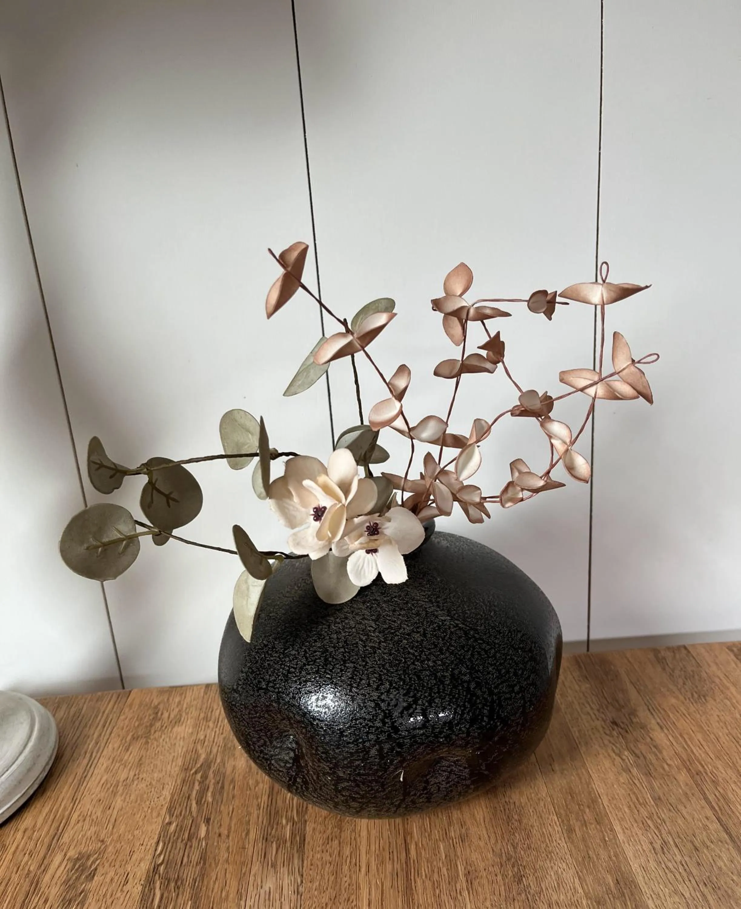 Decorative detail in bed bij zee