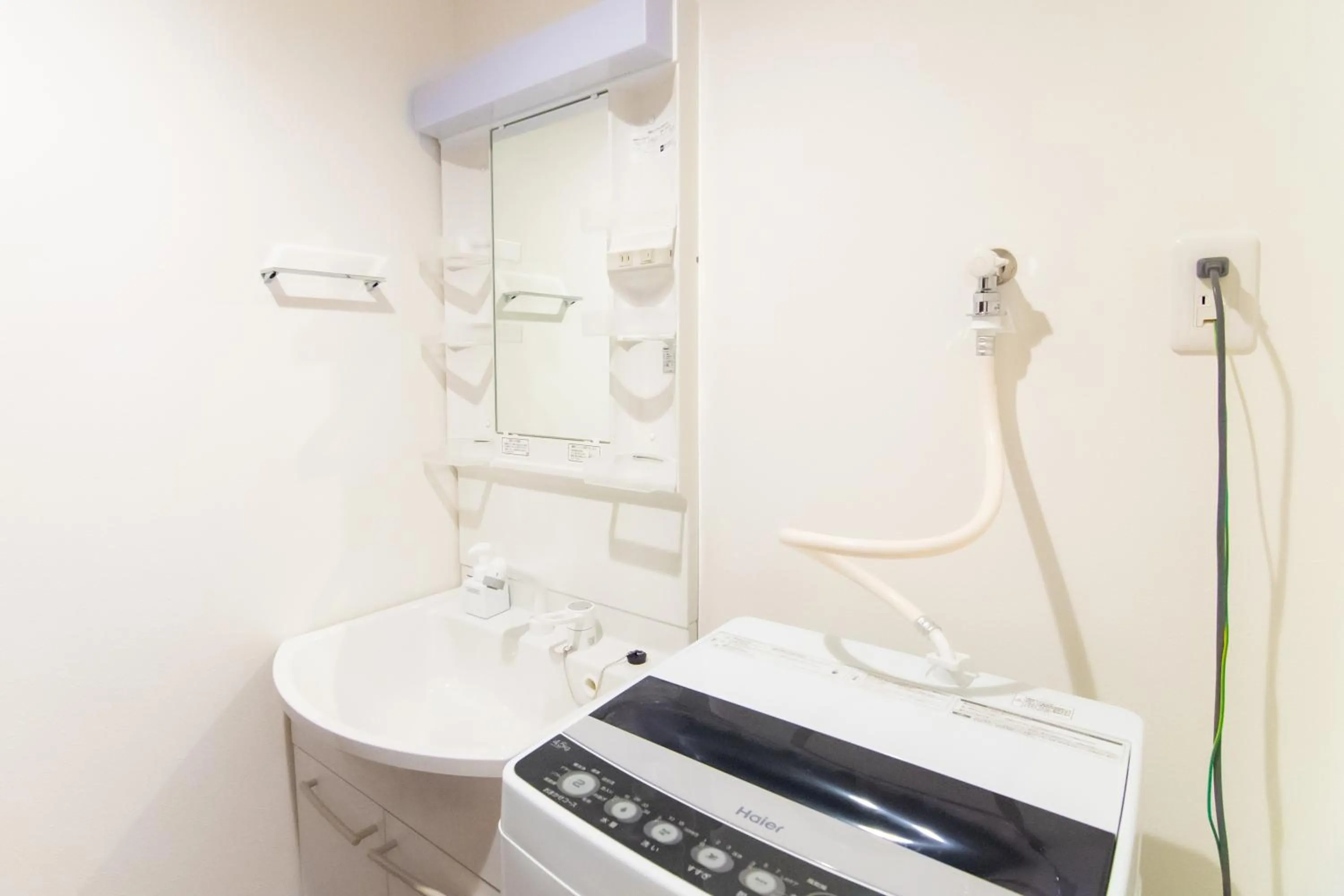 Base Hanegi Apartment by Tranova