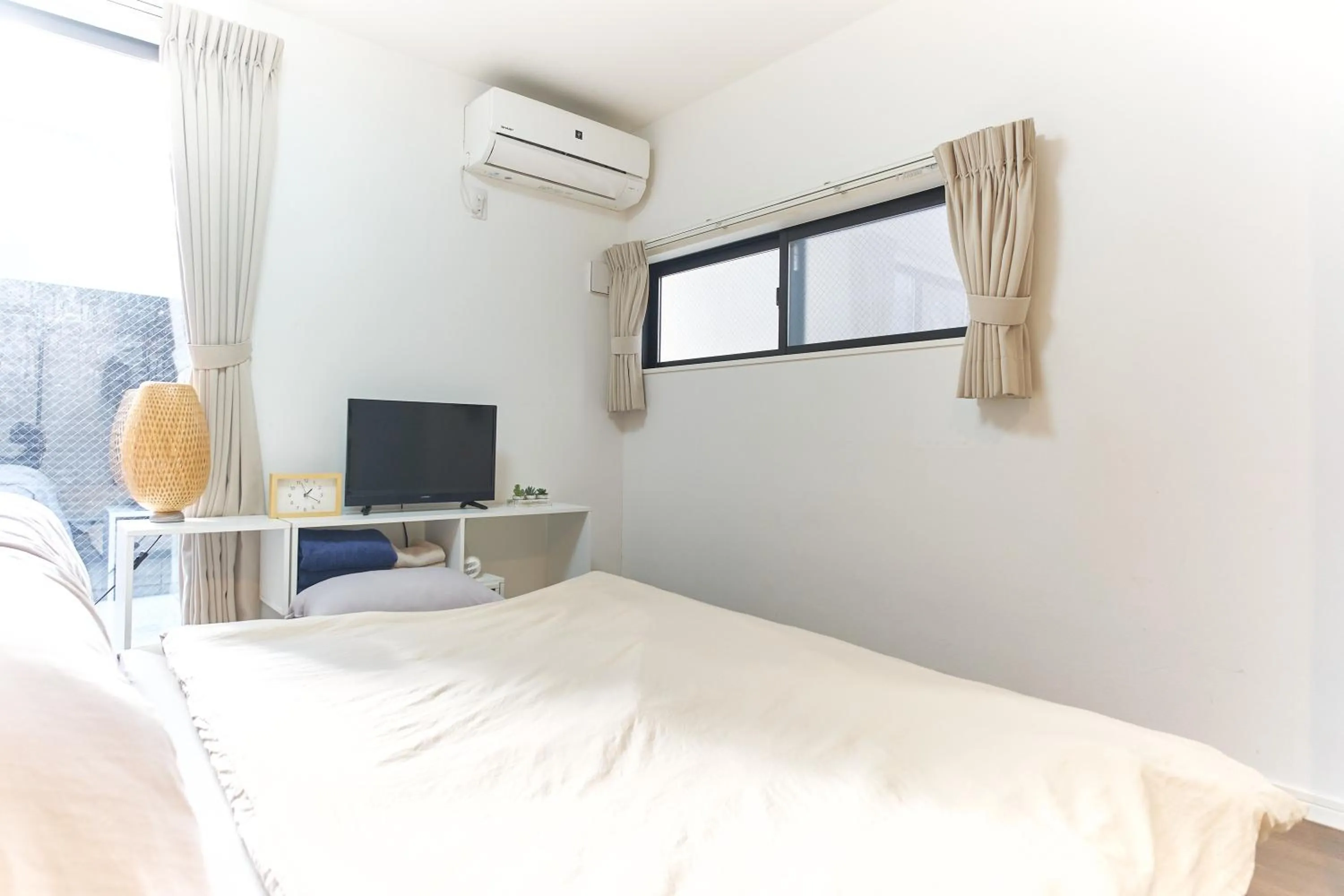 Bed in Base Hanegi Apartment by Tranova