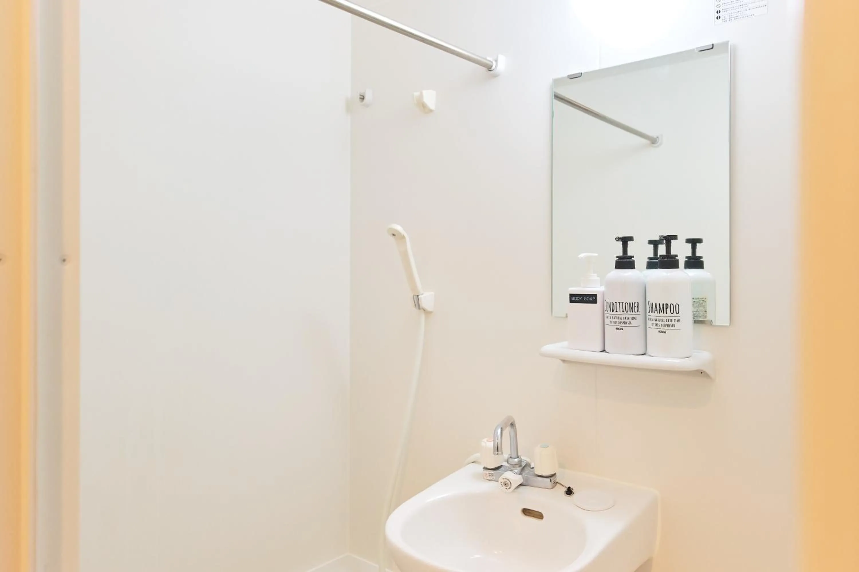 Base Hanegi Apartment by Tranova