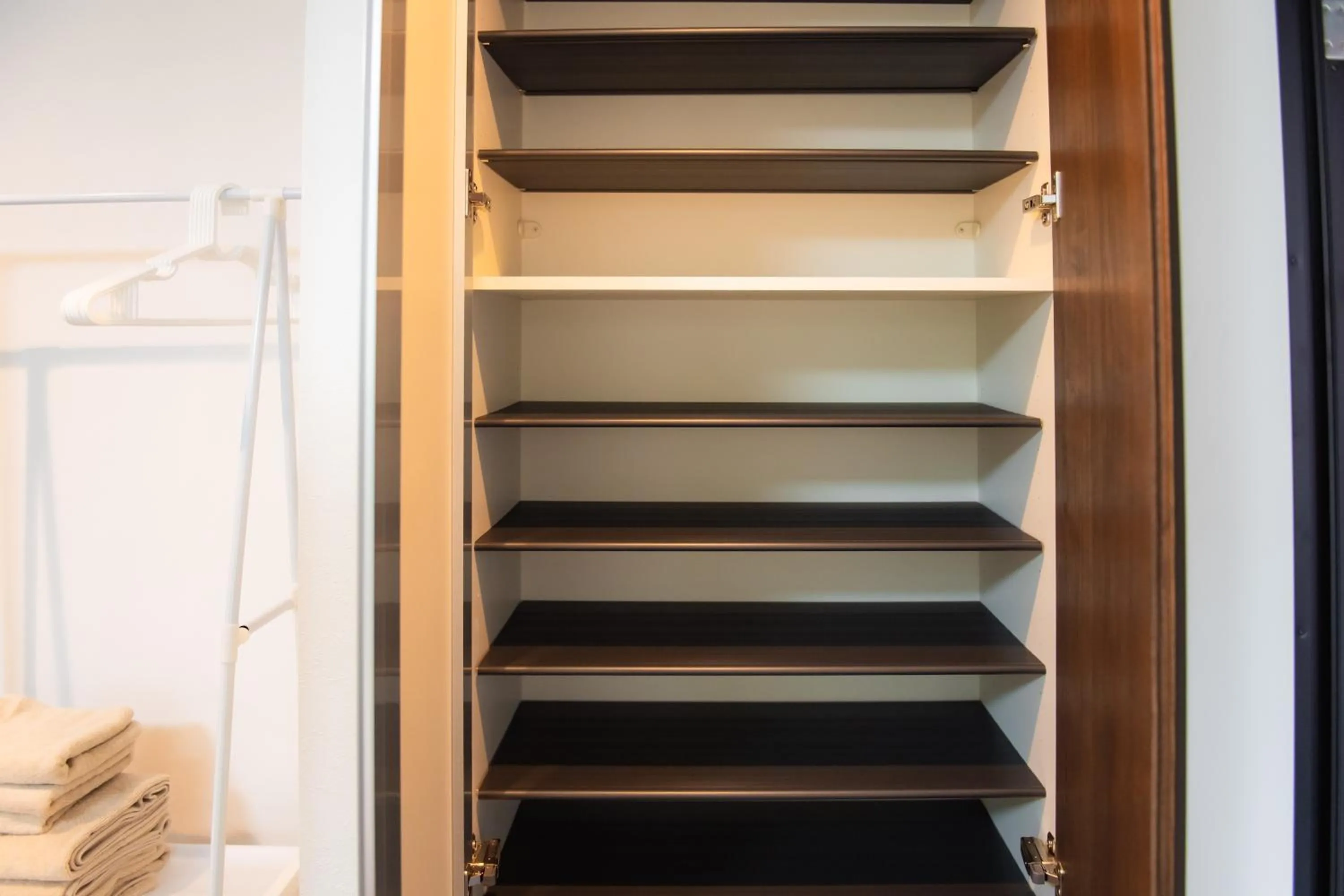 Base Hanegi Apartment by Tranova