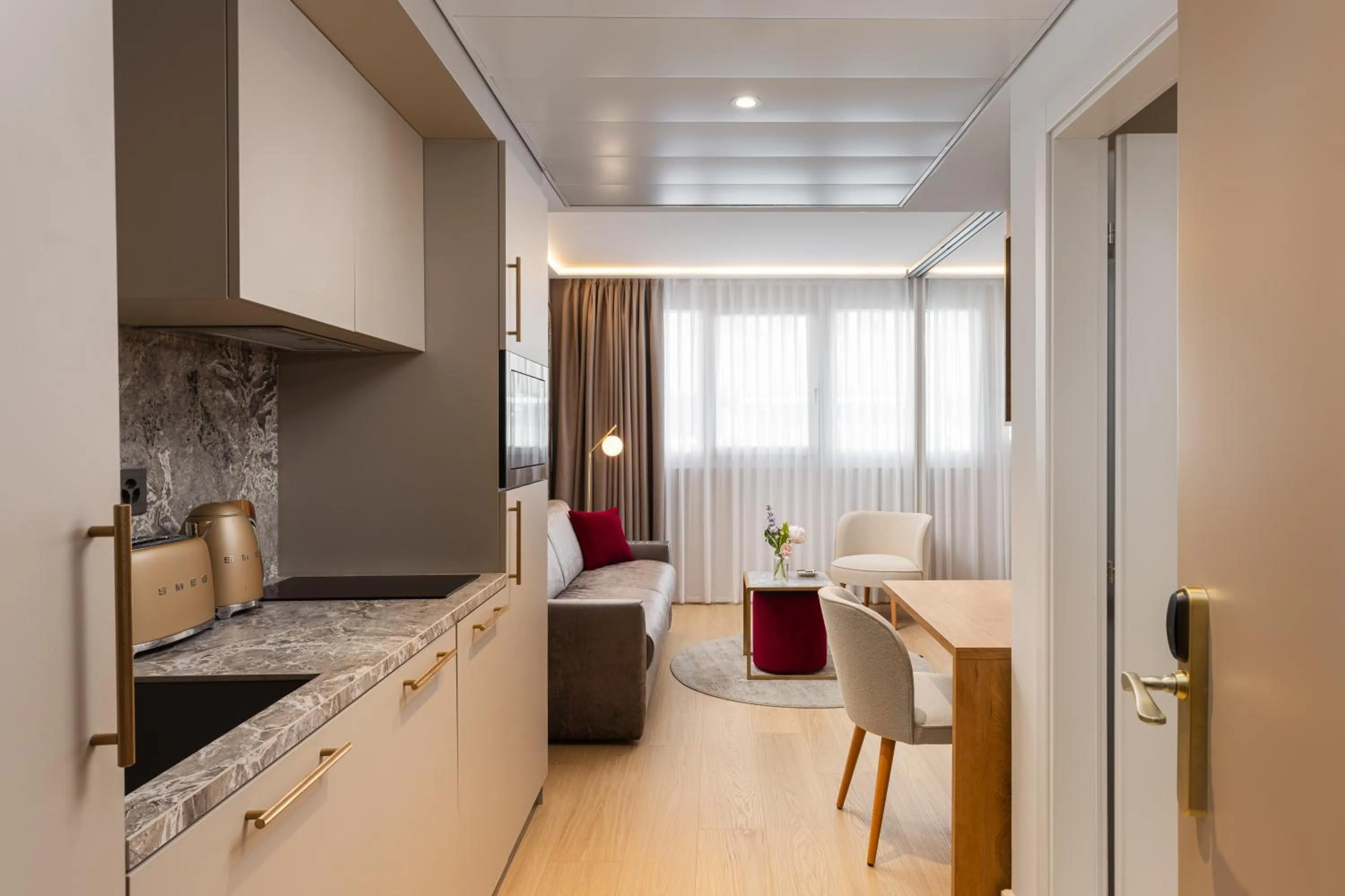 Living room in Royal Manotel