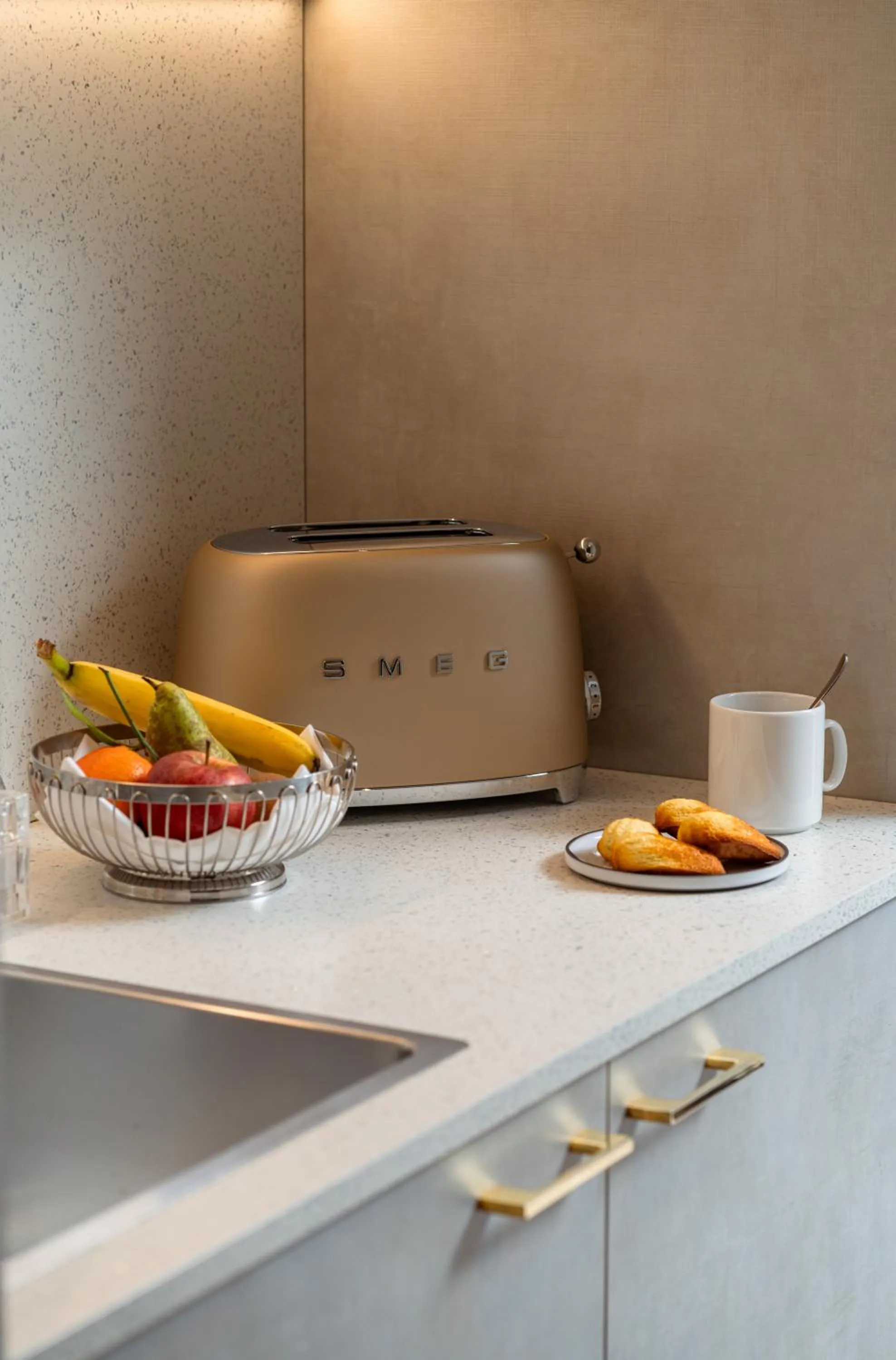 Kitchen or kitchenette in Royal Manotel