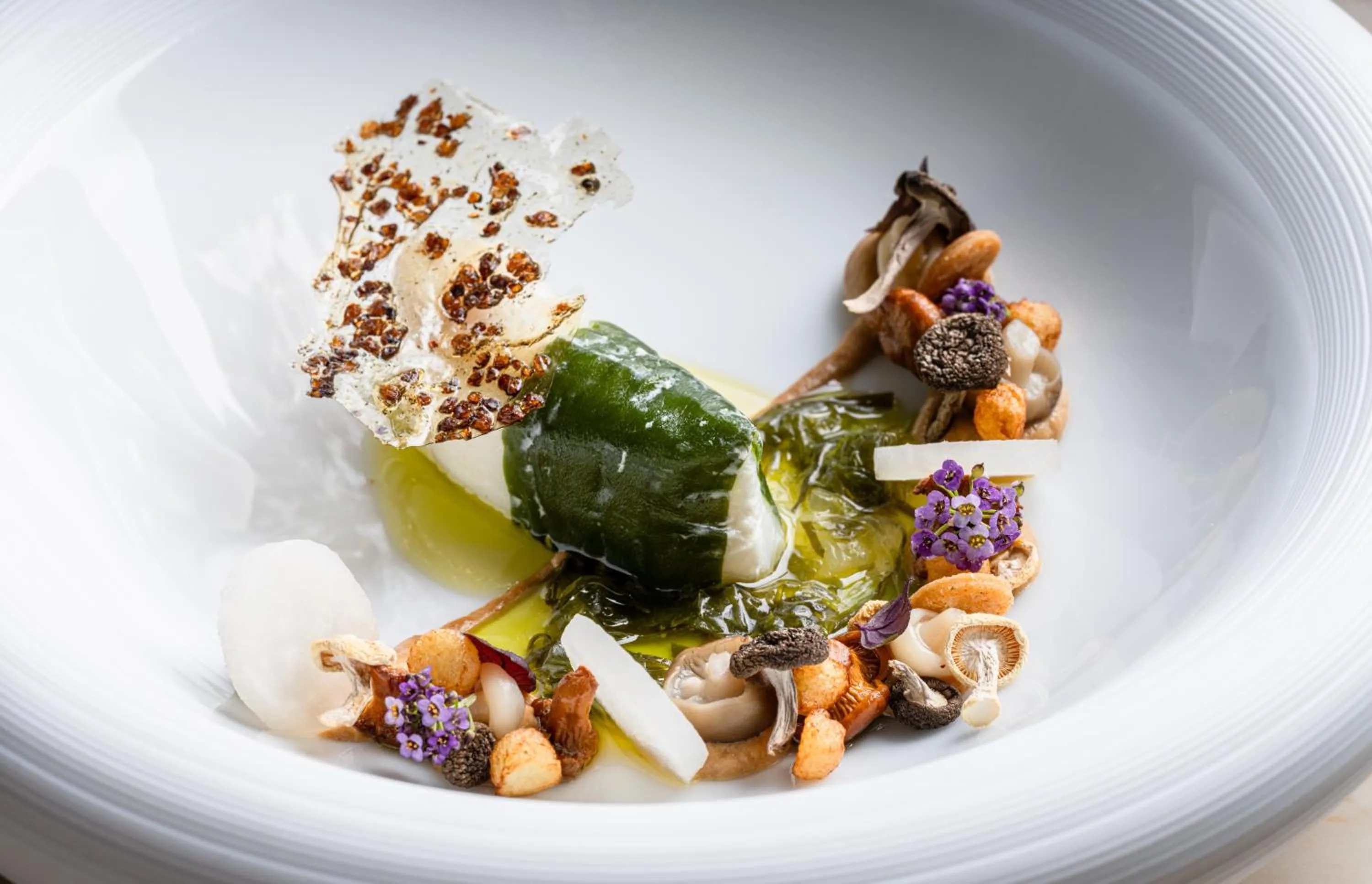 Restaurant/places to eat in Royal Manotel