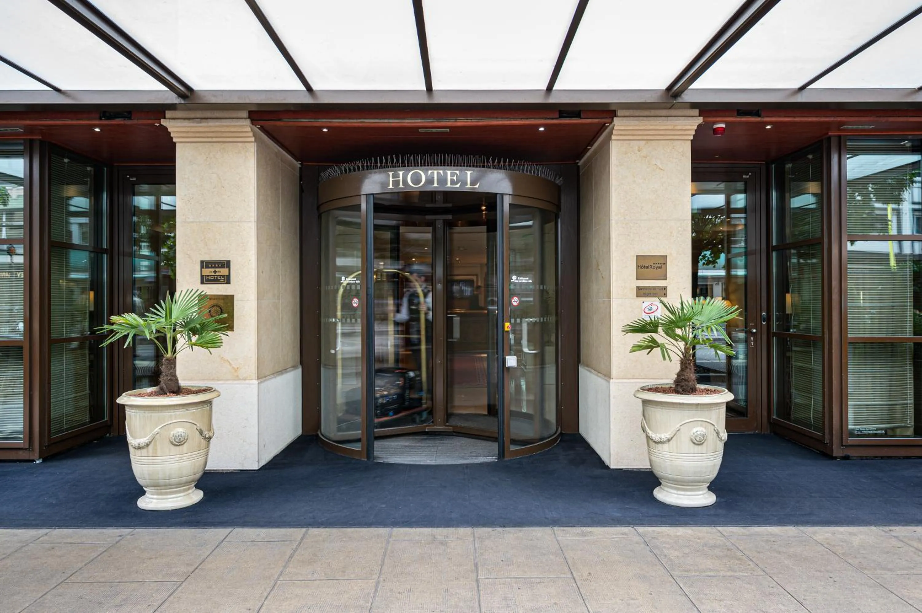 Property building in Royal Manotel