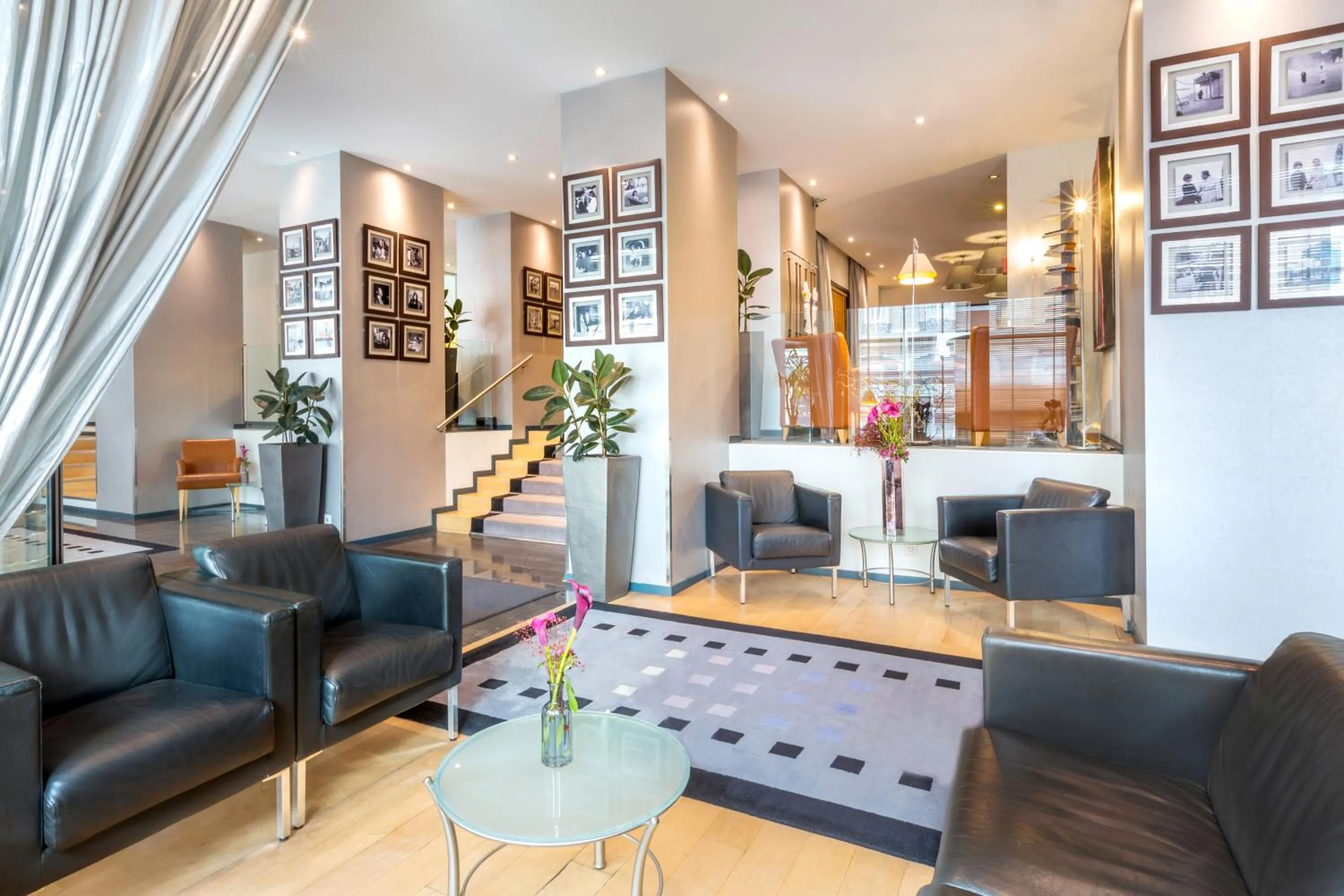 Lobby or reception in Auteuil Manotel