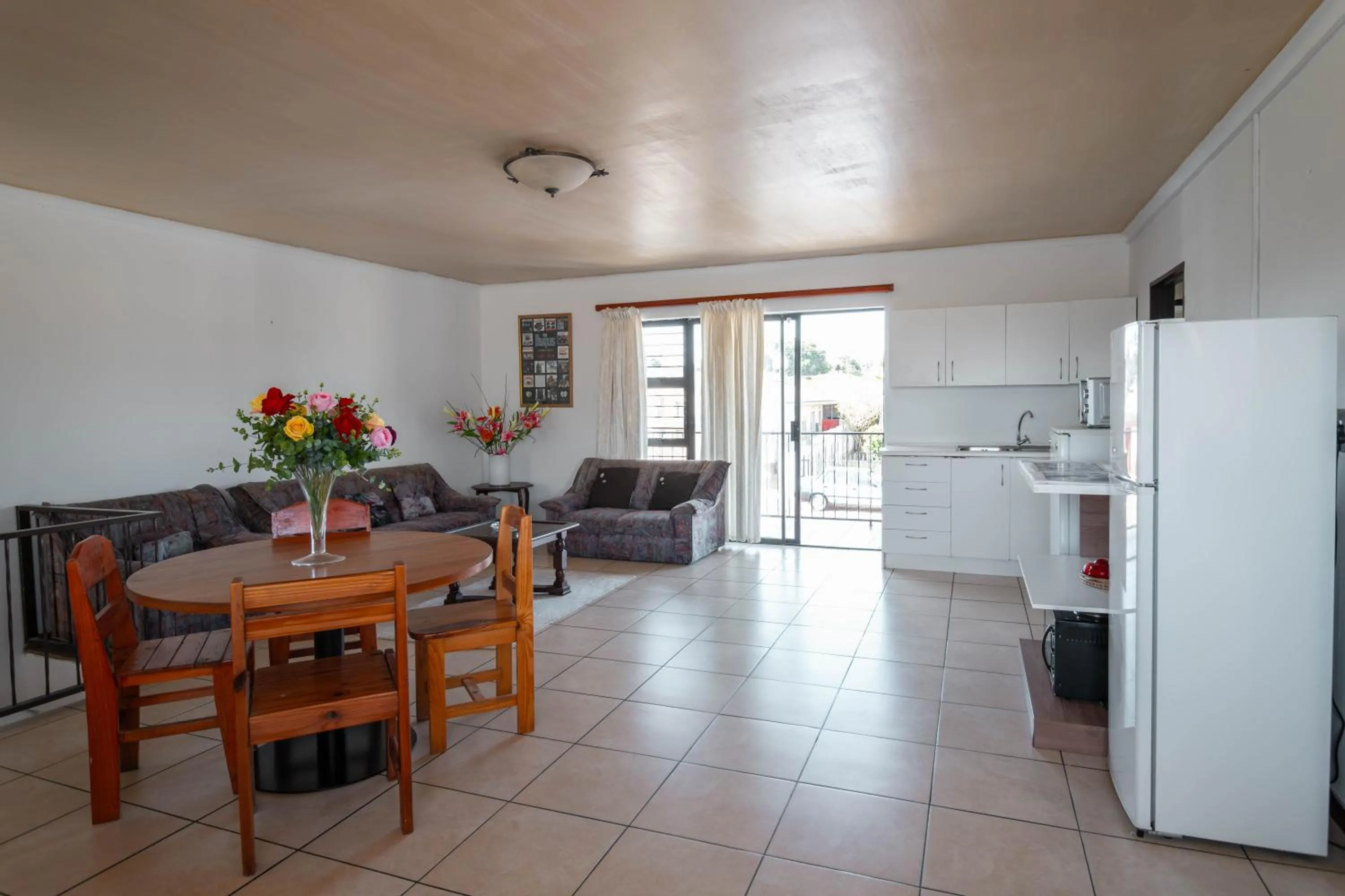Communal lounge/ TV room in Broadway Tygervalley House