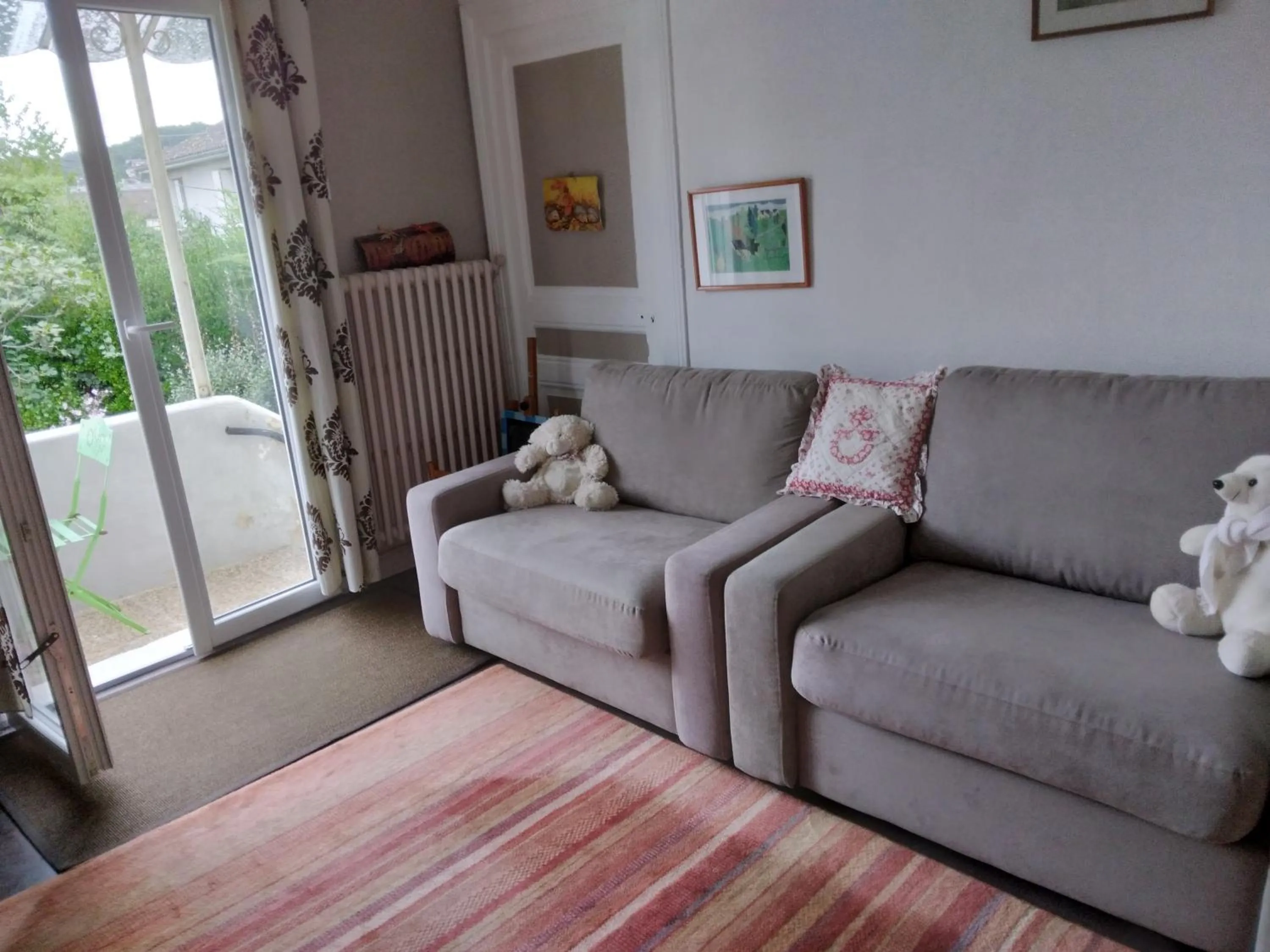 Seating area in chambre d'hôte dans maison privée