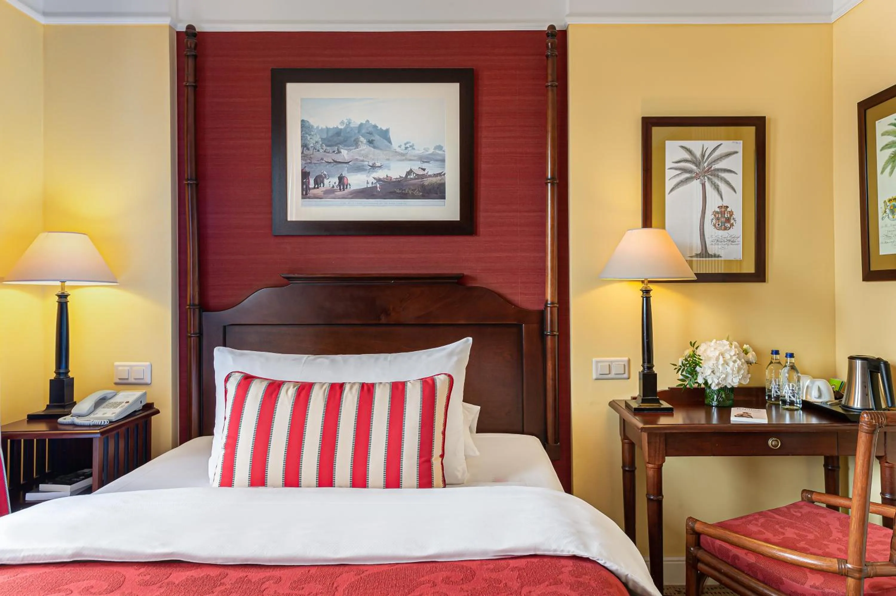 Bedroom, Bed in Kipling Manotel