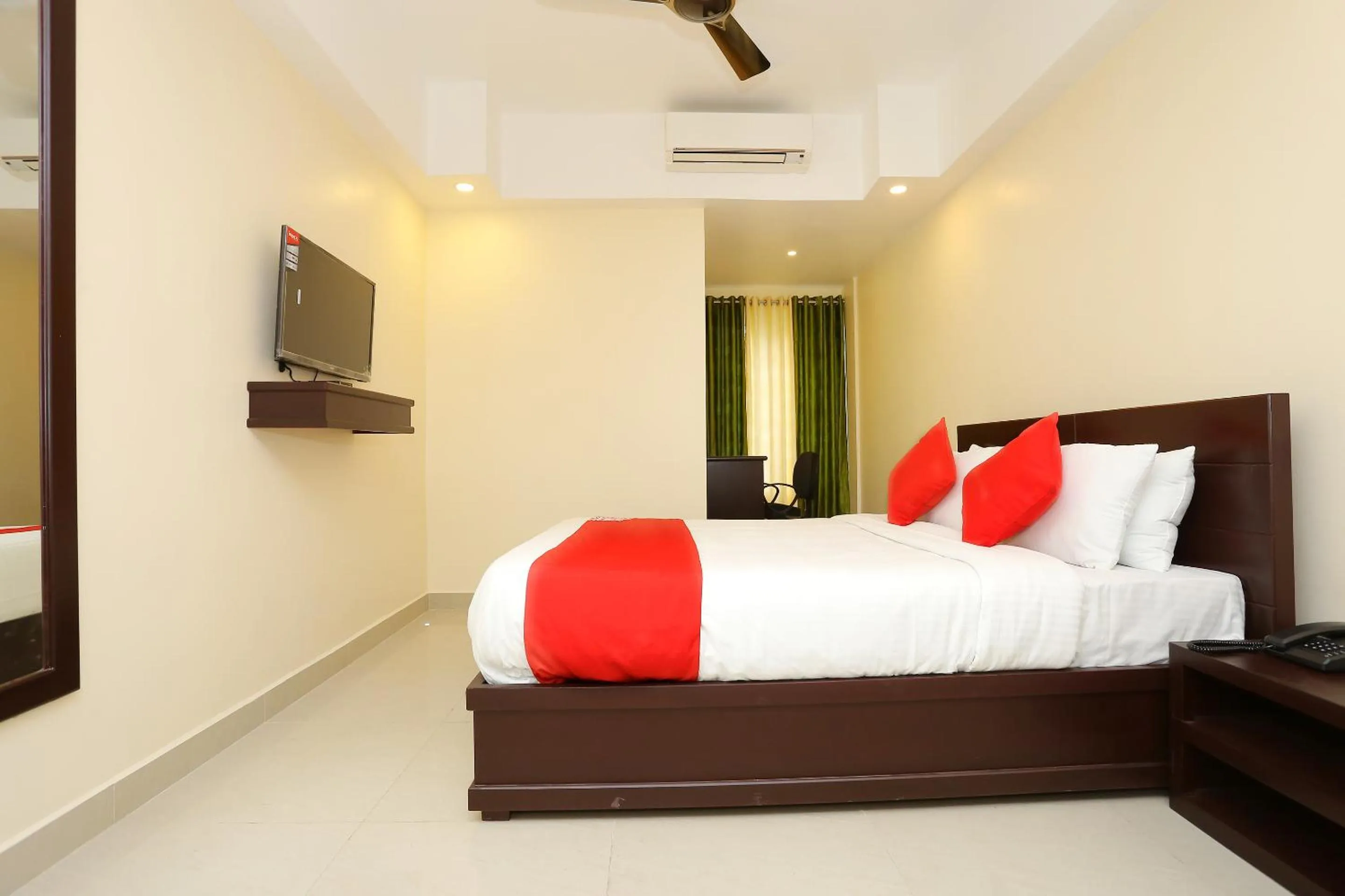 Photo of the whole room, Bed in Aura Residency