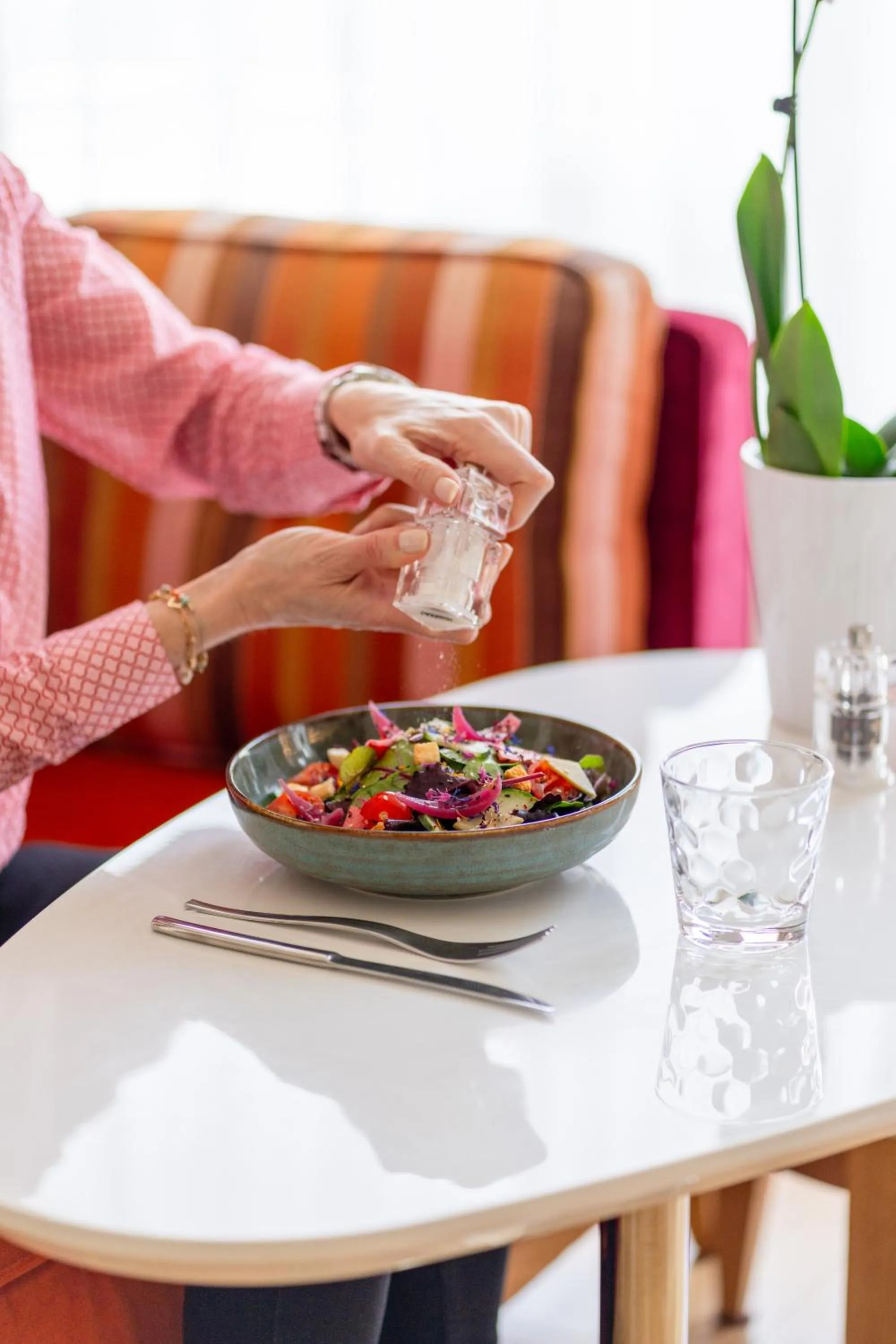 Bedroom in N’vY Manotel