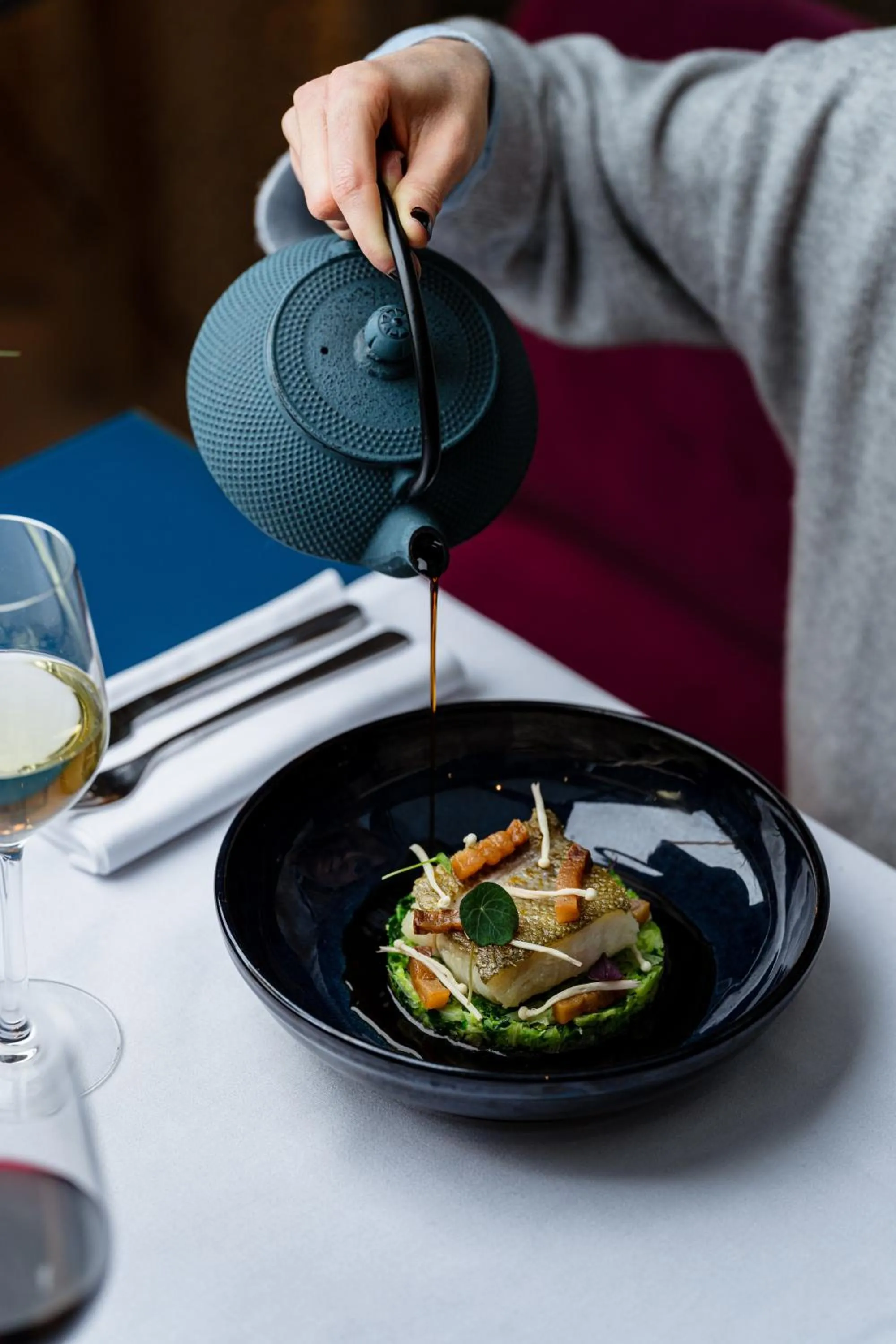 Restaurant/places to eat in N’vY Manotel