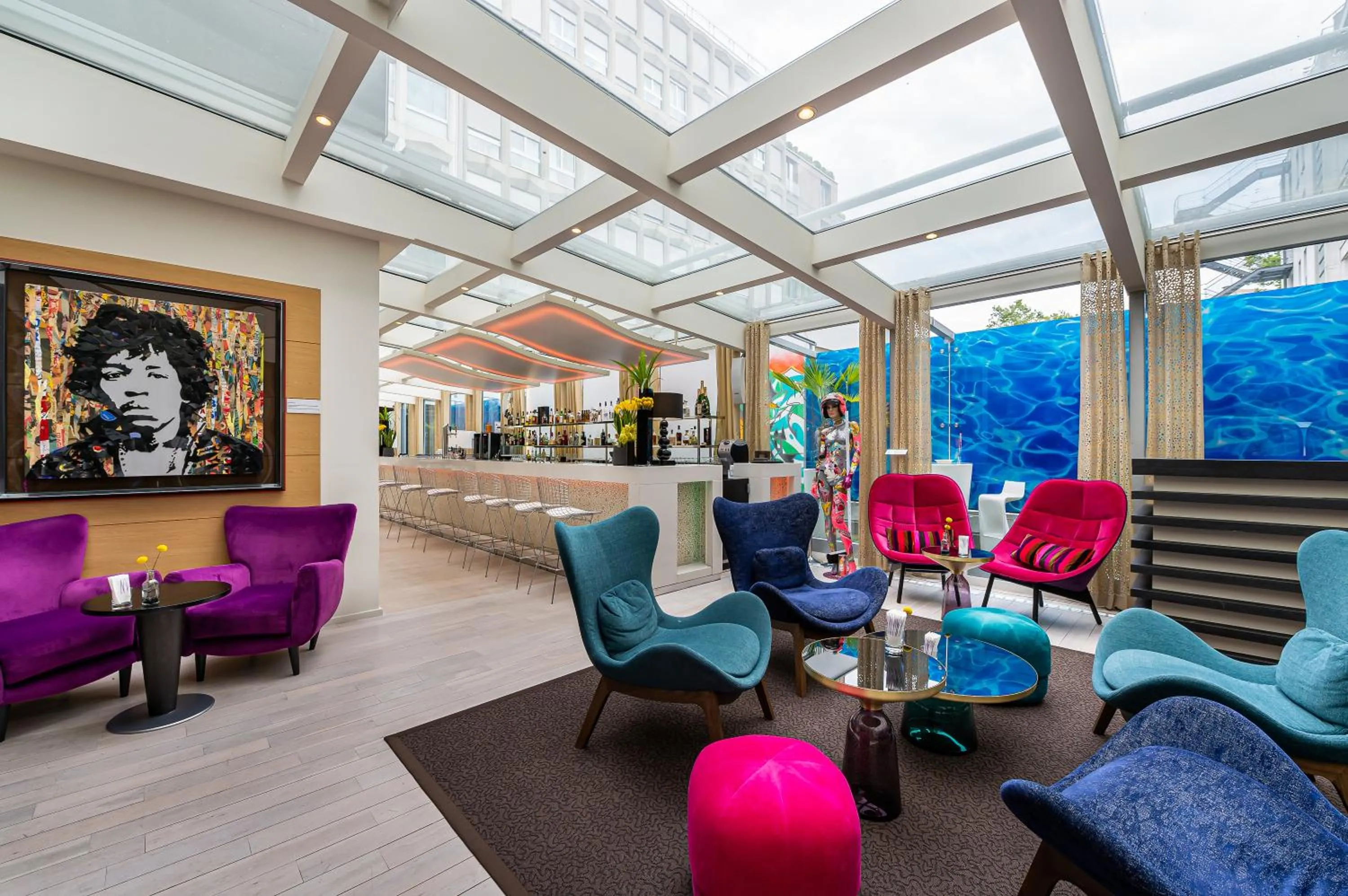 Lounge or bar in N’vY Manotel