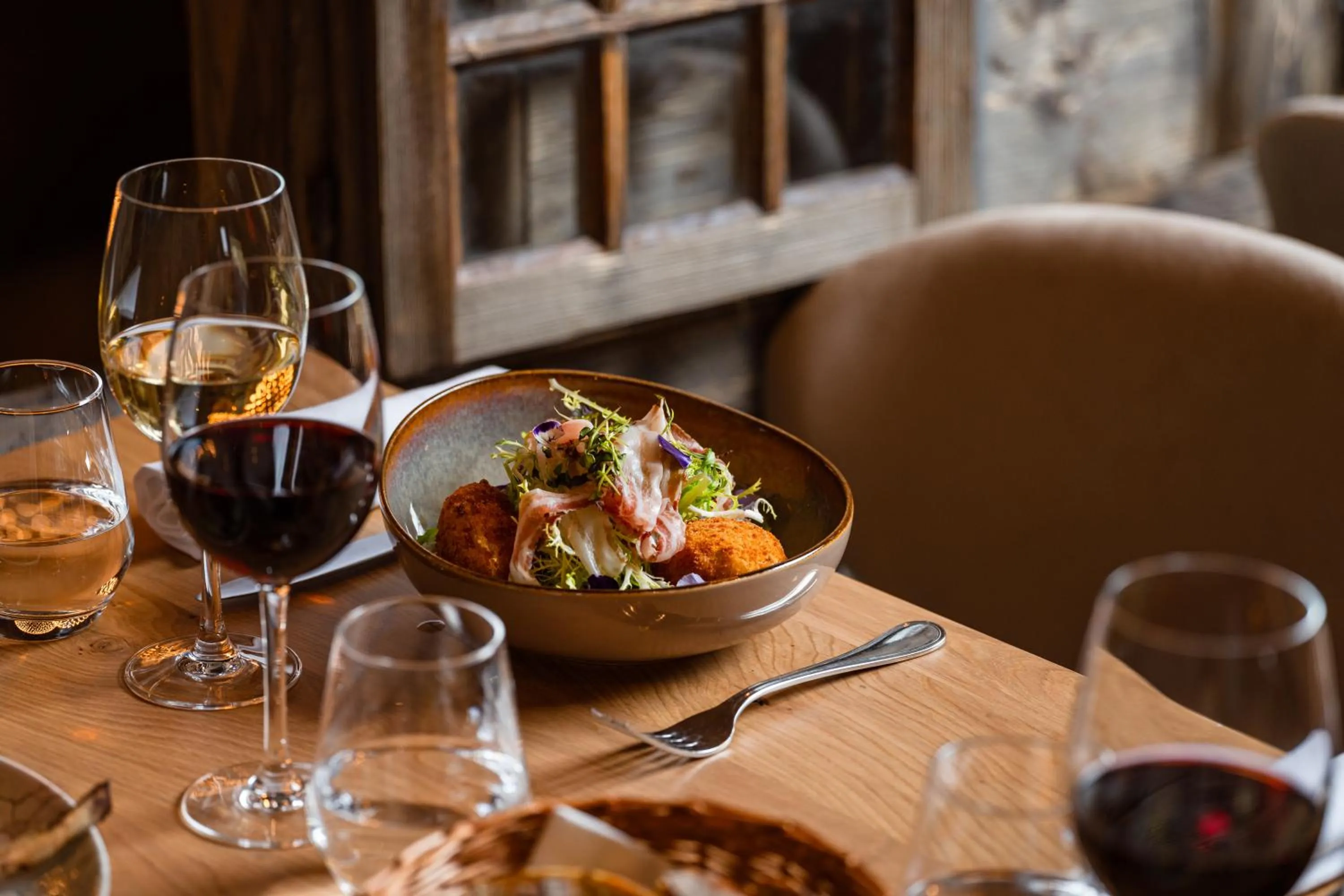 Restaurant/places to eat in Edelweiss Manotel