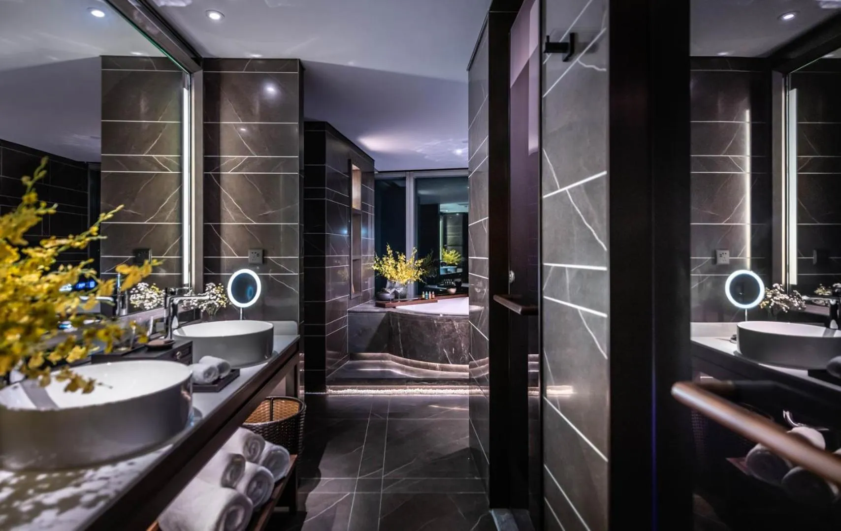 Bathroom in Elegant Hotel Guangzhou Zhujiang New Town Canton Tower- Free Shuttle Bus to Canton Fair Complex during Canton Fair period