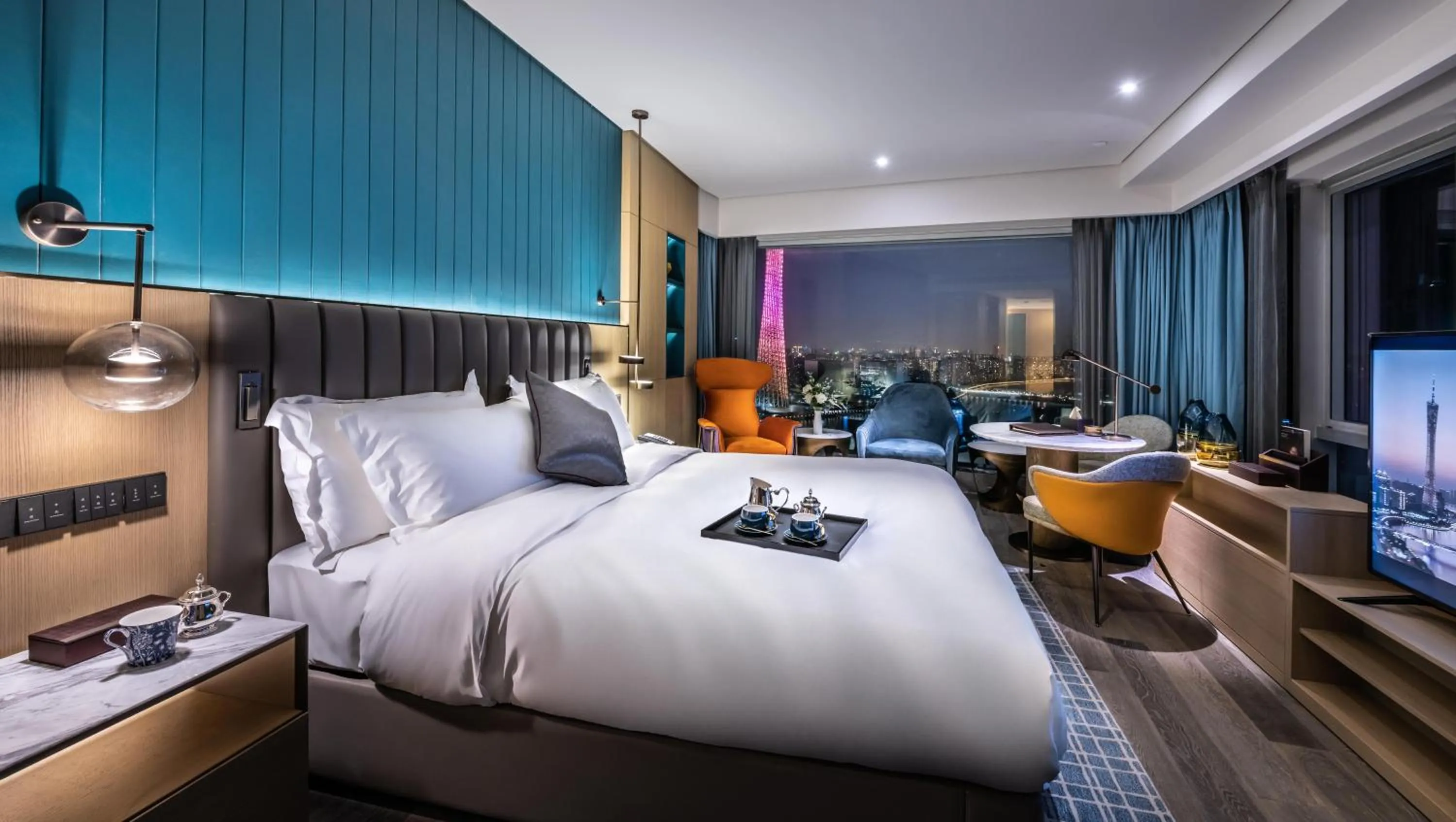 Photo of the whole room, Bed in Elegant Hotel Guangzhou Zhujiang New Town Canton Tower- Free Shuttle Bus to Canton Fair Complex during Canton Fair period