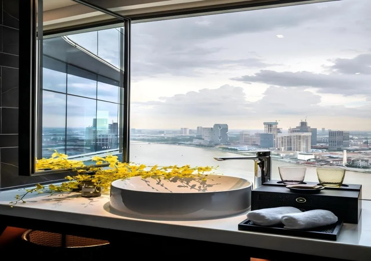 Bathroom in Elegant Hotel Guangzhou Zhujiang New Town Canton Tower- Free Shuttle Bus to Canton Fair Complex during Canton Fair period