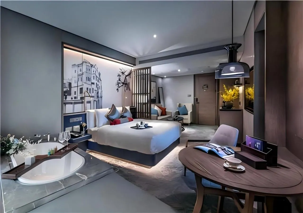 Photo of the whole room, Bed in Elegant Hotel Guangzhou Zhujiang New Town Canton Tower- Free Shuttle Bus to Canton Fair Complex during Canton Fair period