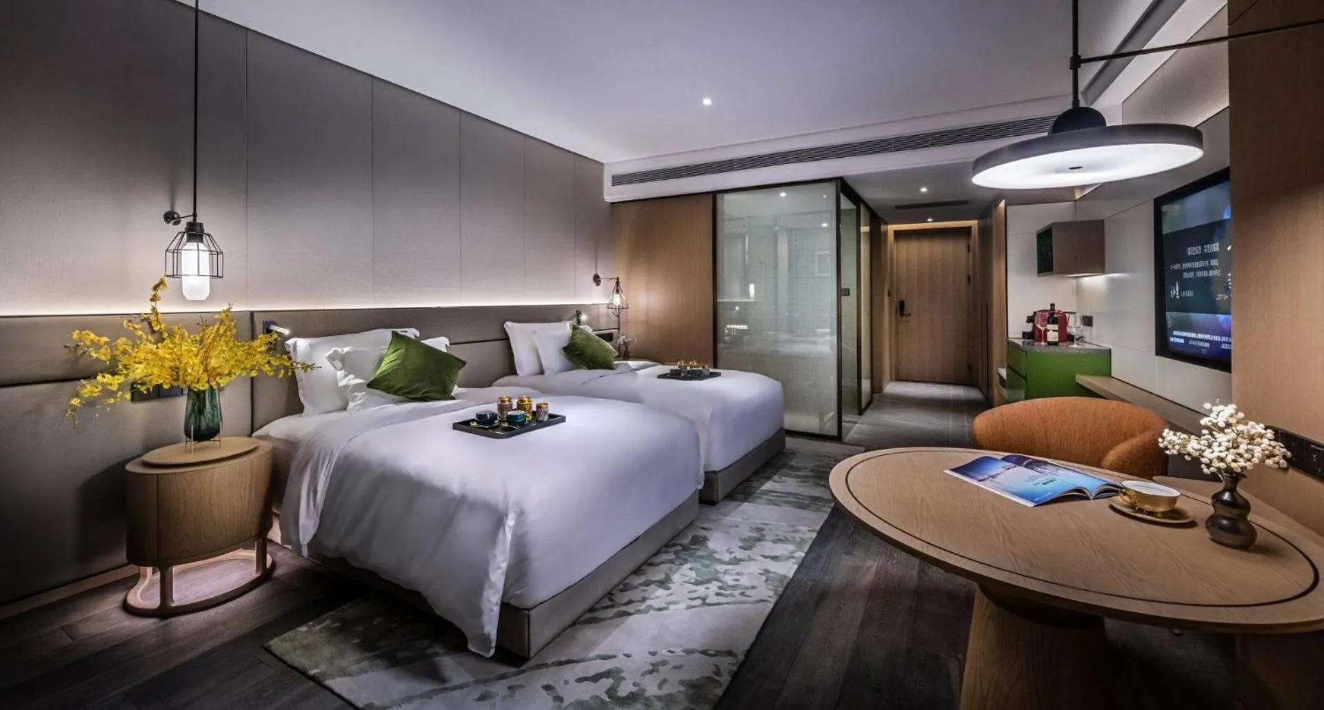 Photo of the whole room, Bed in Elegant Hotel Guangzhou Zhujiang New Town Canton Tower- Free Shuttle Bus to Canton Fair Complex during Canton Fair period